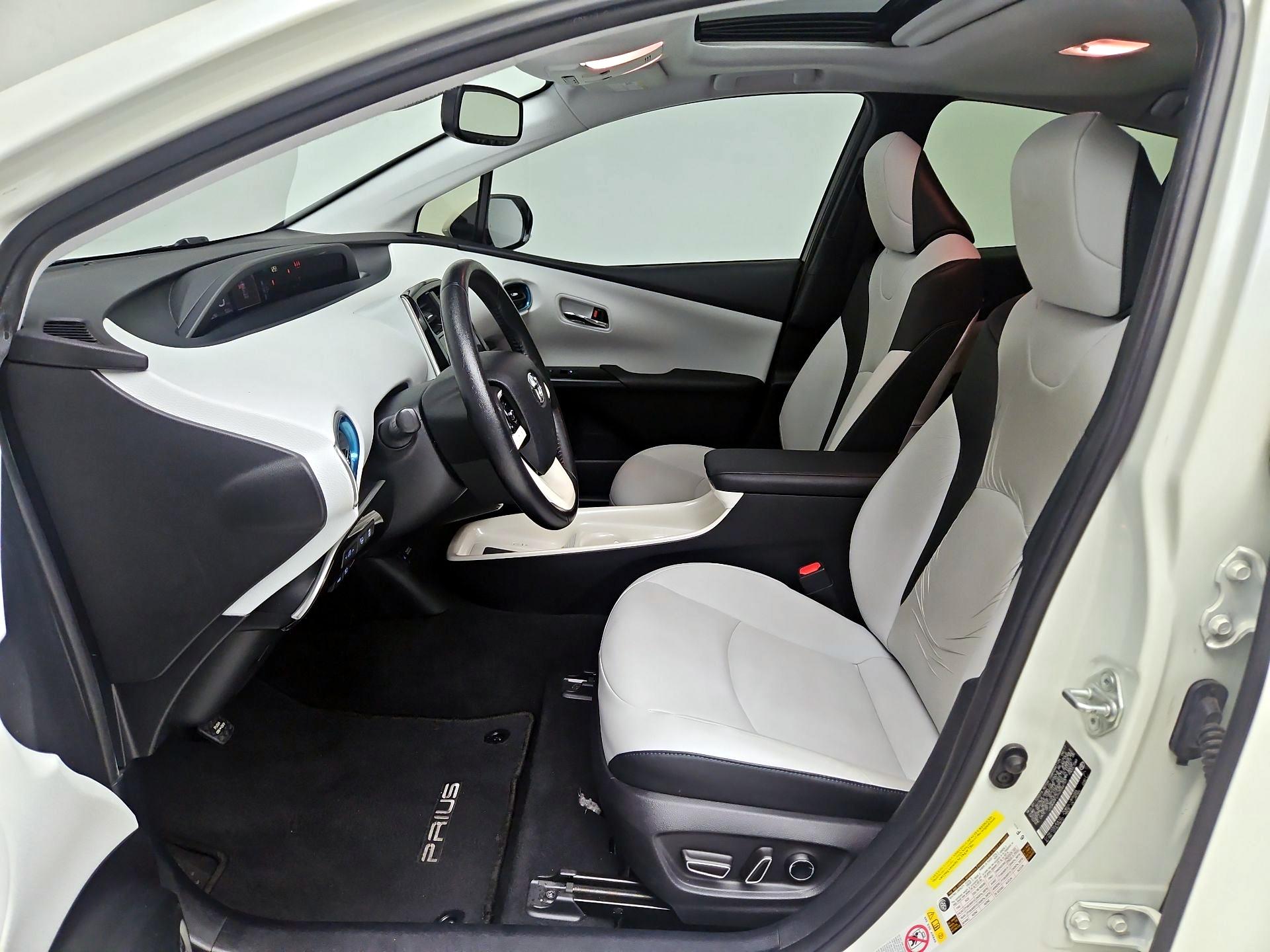 Thumbnail: 2017 Toyota Prius - 11