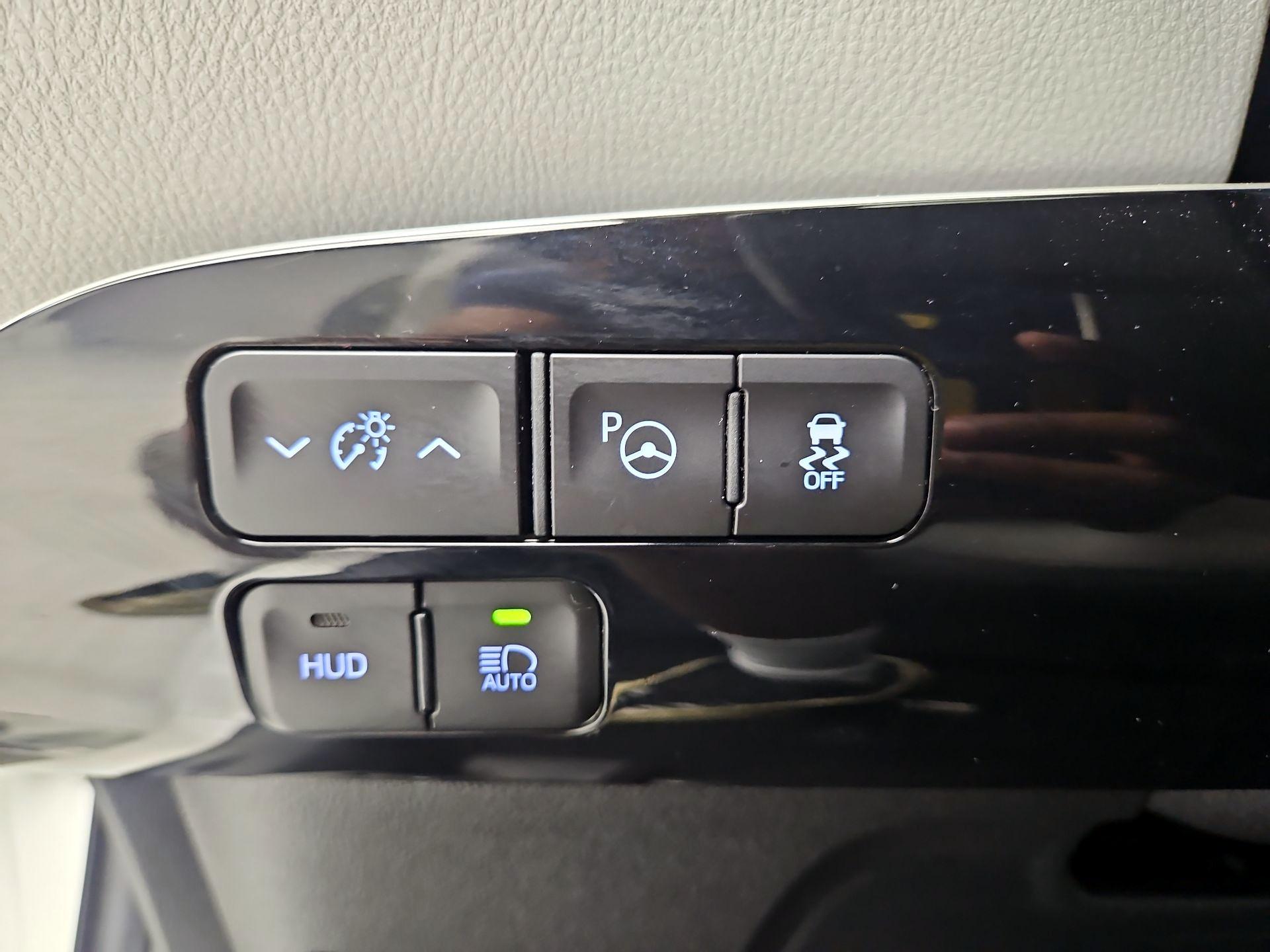 Thumbnail: 2017 Toyota Prius - 13