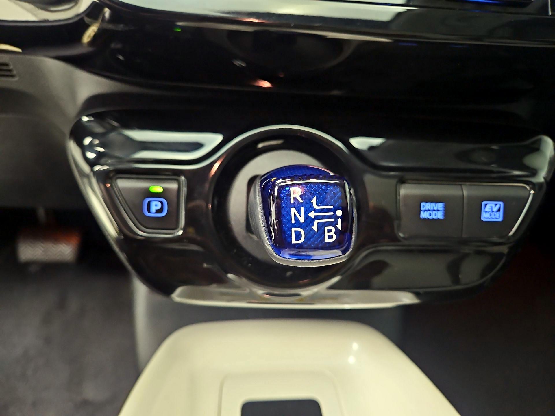 Thumbnail: 2017 Toyota Prius - 18