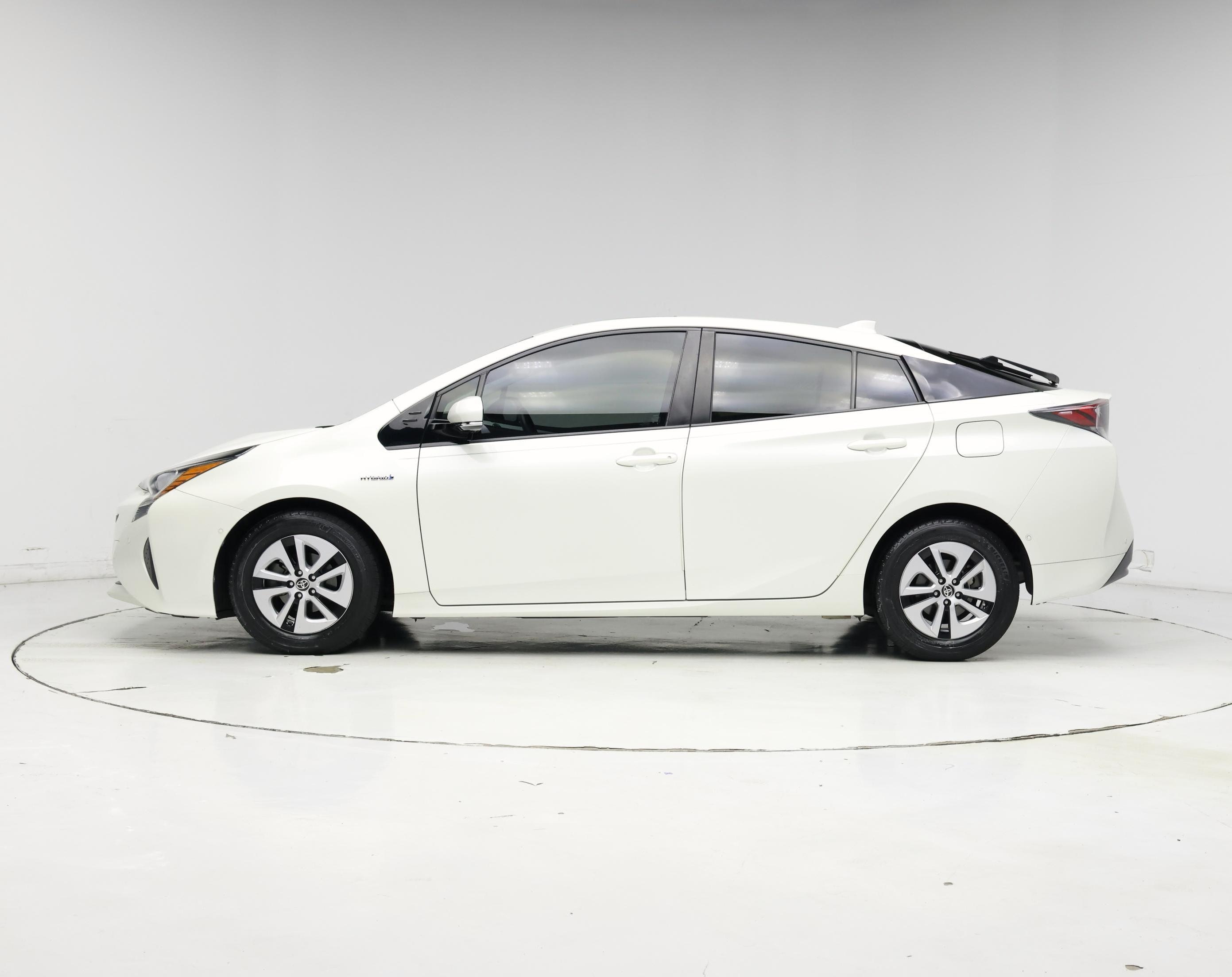 Thumbnail: 2017 Toyota Prius - 3