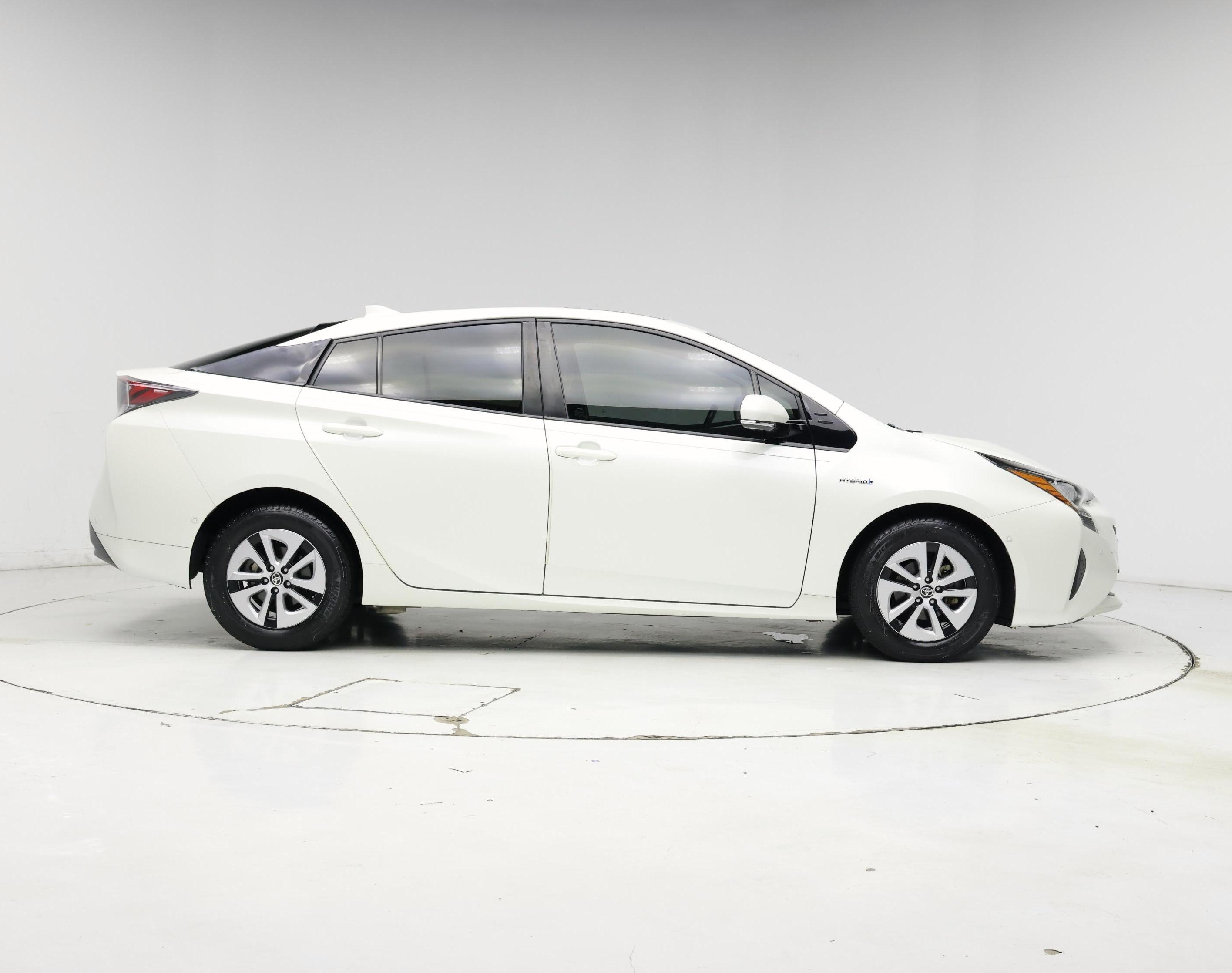 Thumbnail: 2017 Toyota Prius - 7