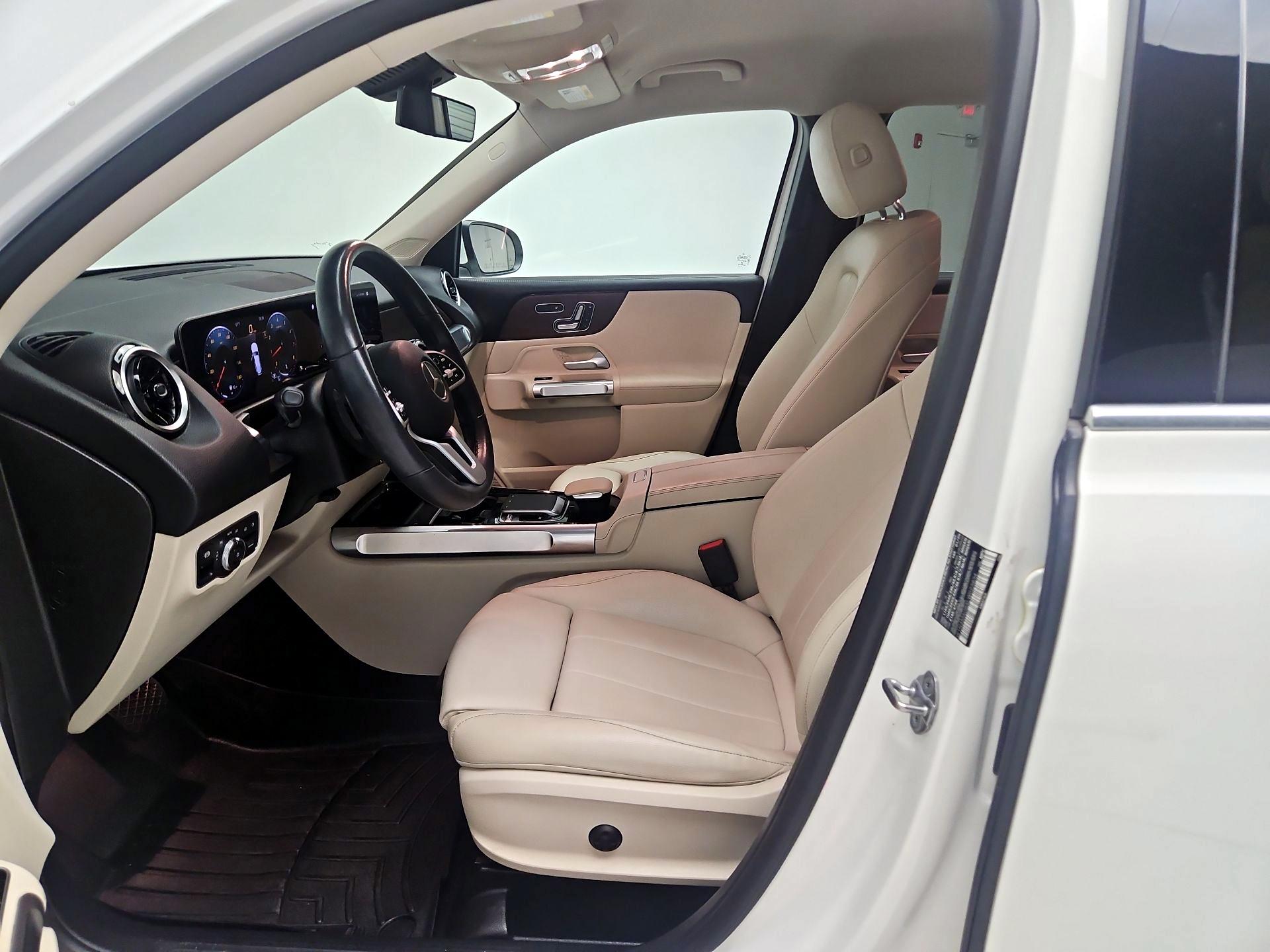Thumbnail: 2020 Mercedes-Benz GLB - 11