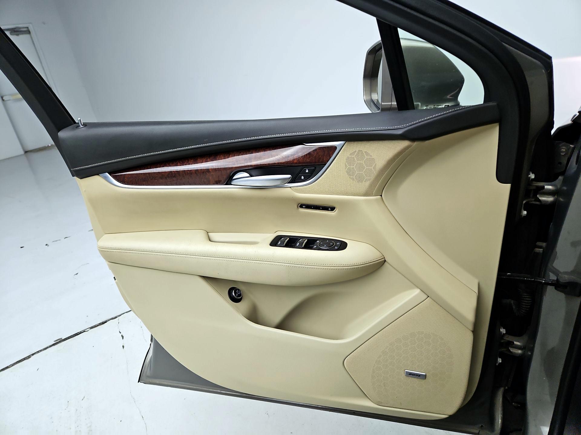 Thumbnail: 2019 Cadillac XT5 - 12