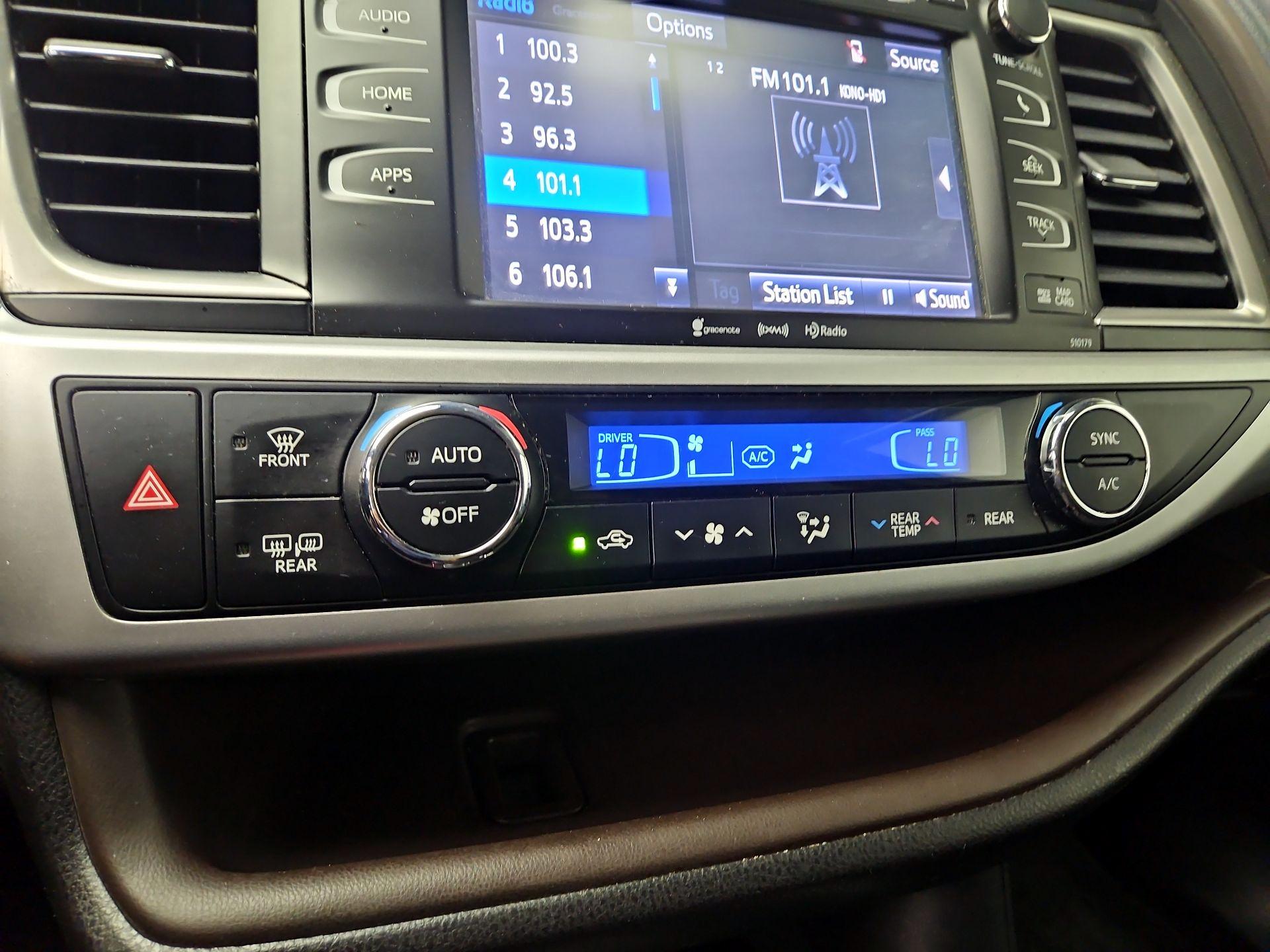 Thumbnail: 2018 Toyota Highlander - 16