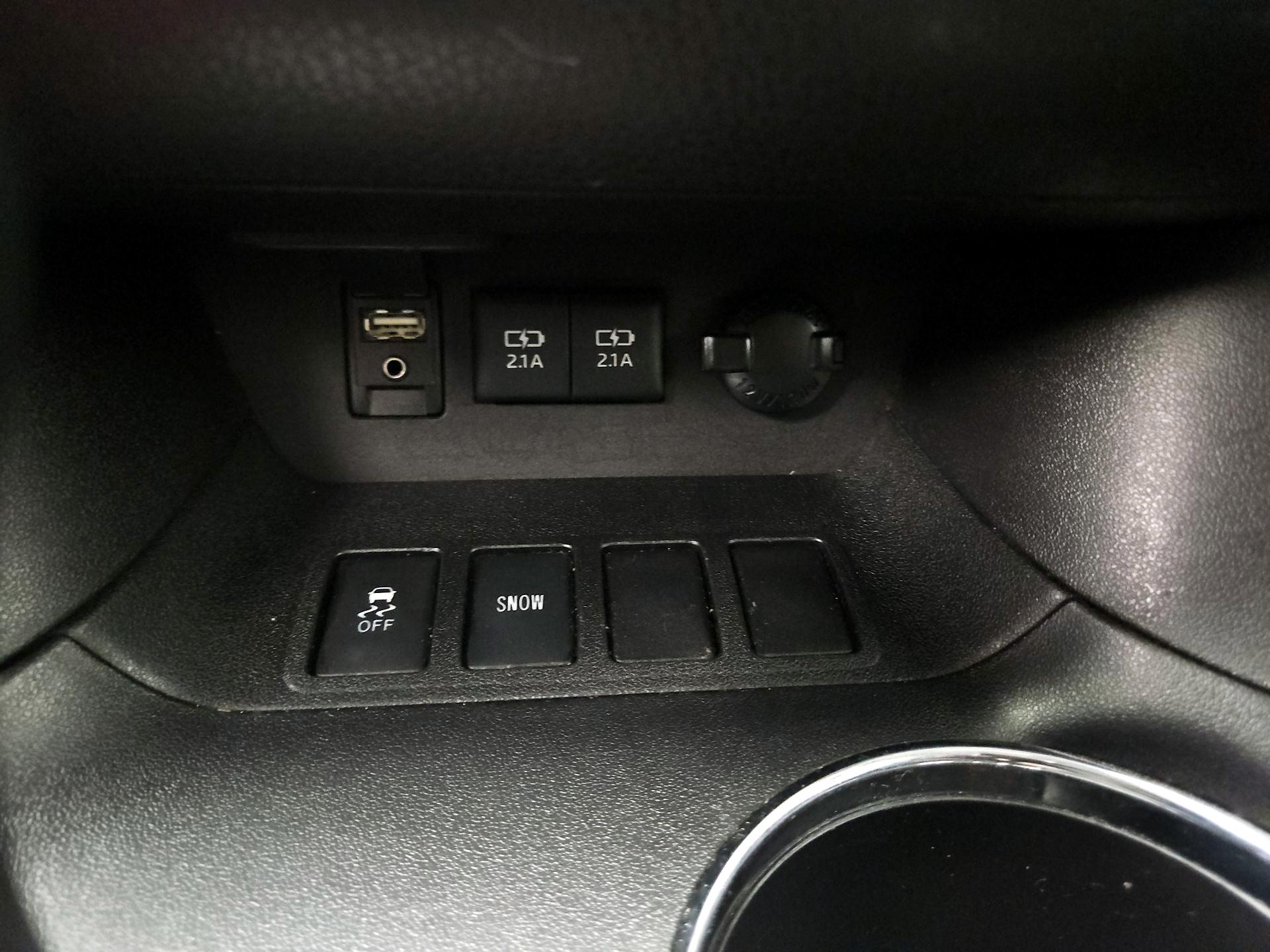 Thumbnail: 2018 Toyota Highlander - 18