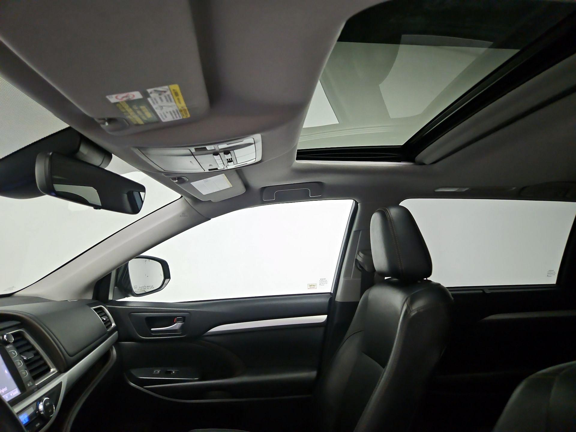 Thumbnail: 2018 Toyota Highlander - 19