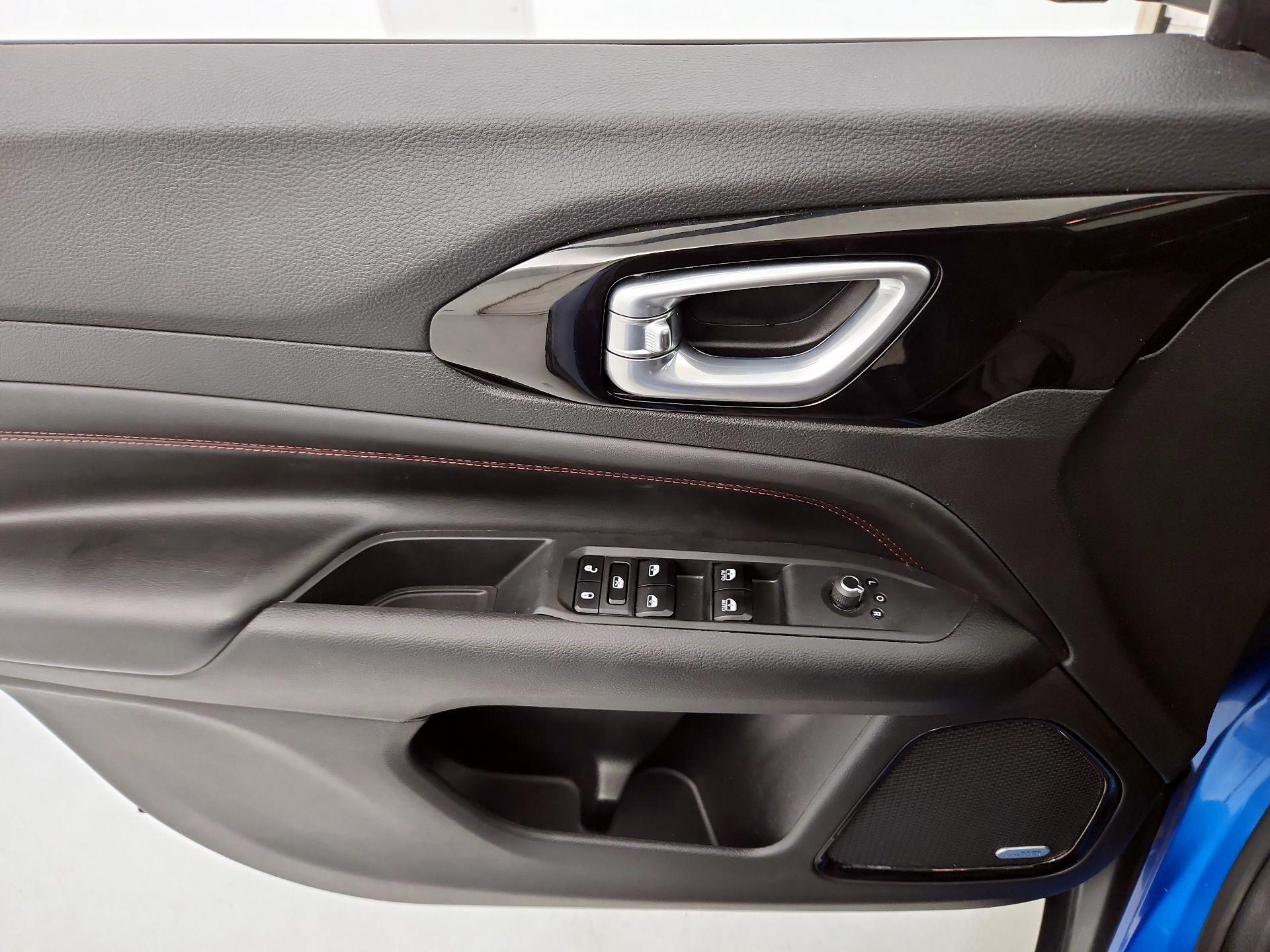 Thumbnail: 2023 Jeep Compass - 12