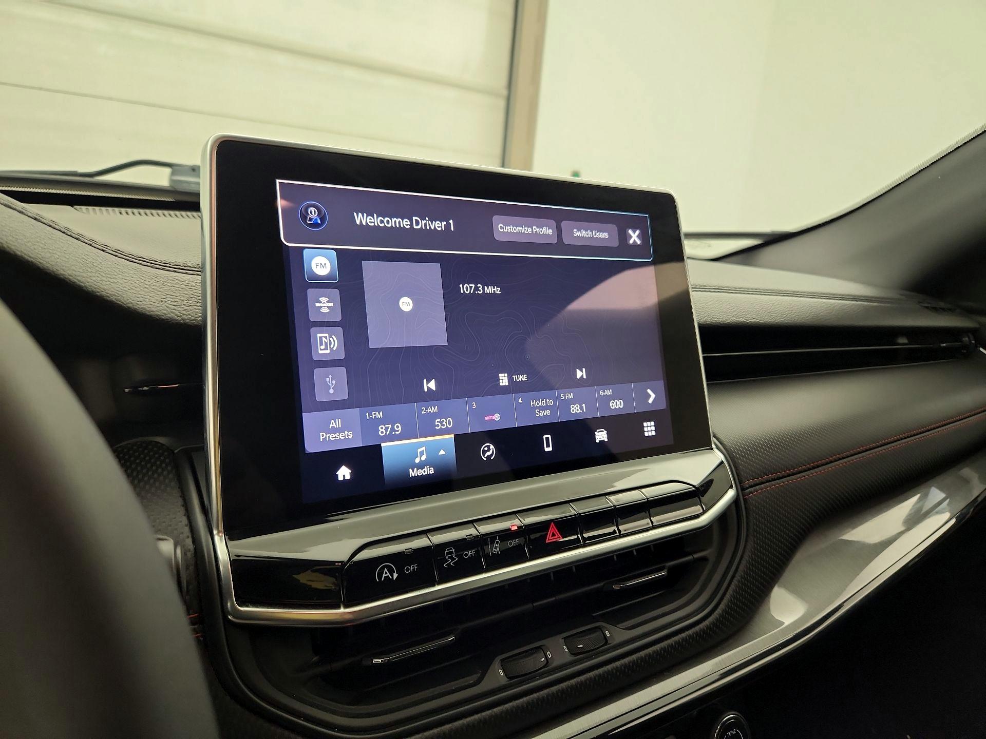 Thumbnail: 2023 Jeep Compass - 15