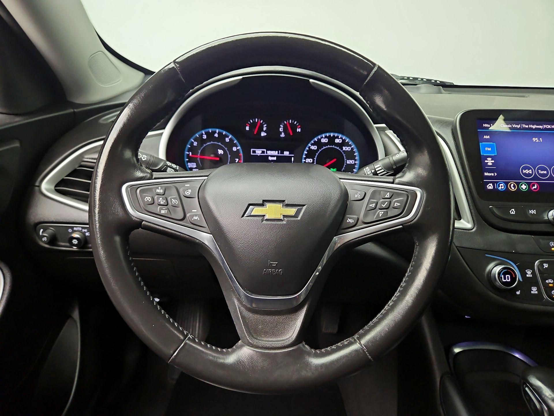 Thumbnail: 2022 Chevrolet Malibu - 10