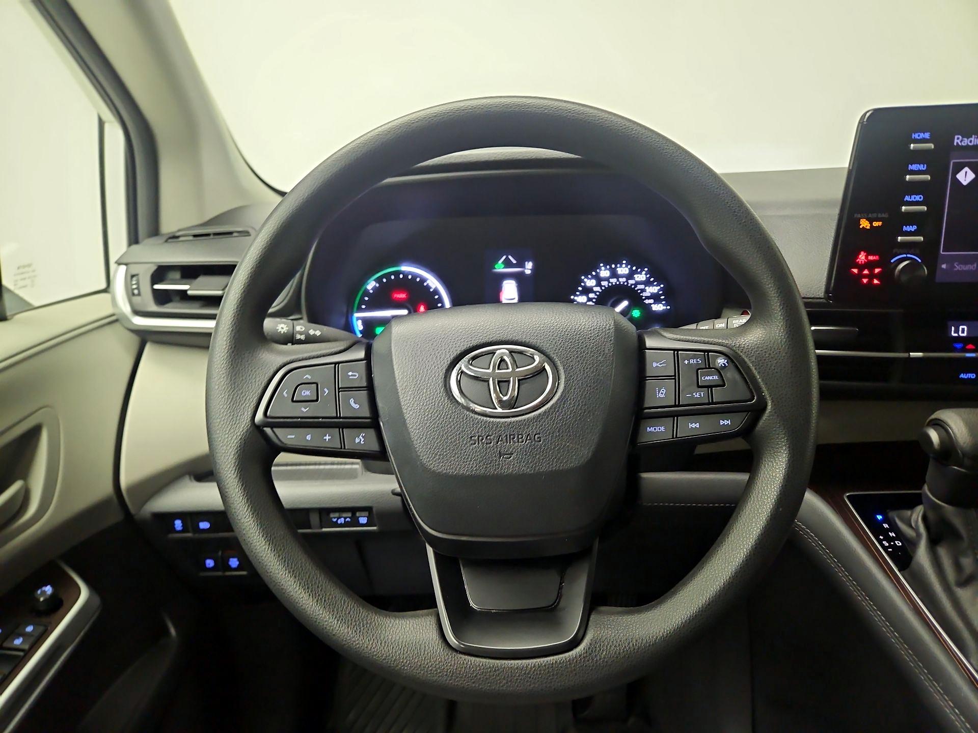 Thumbnail: 2024 Toyota Sienna - 10