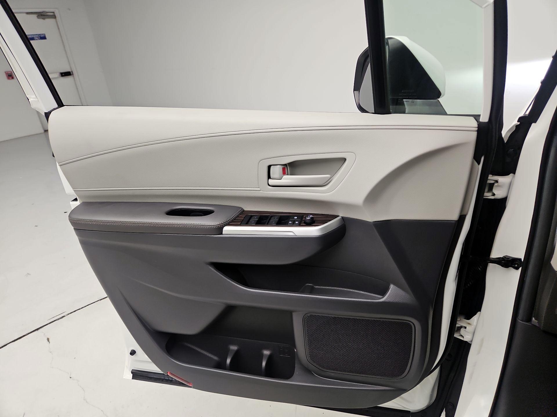 Thumbnail: 2024 Toyota Sienna - 12