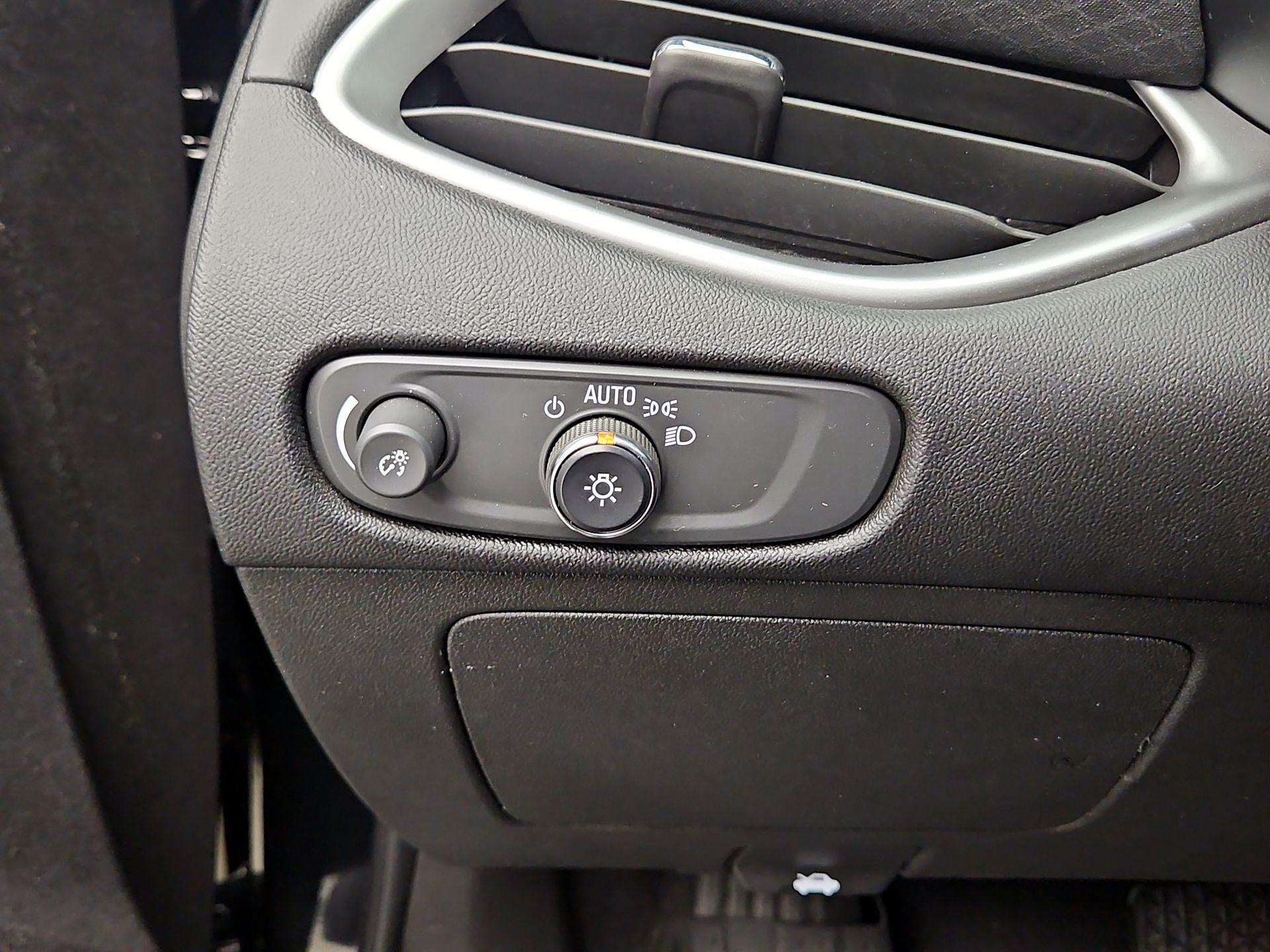 Thumbnail: 2022 Chevrolet Malibu - 13