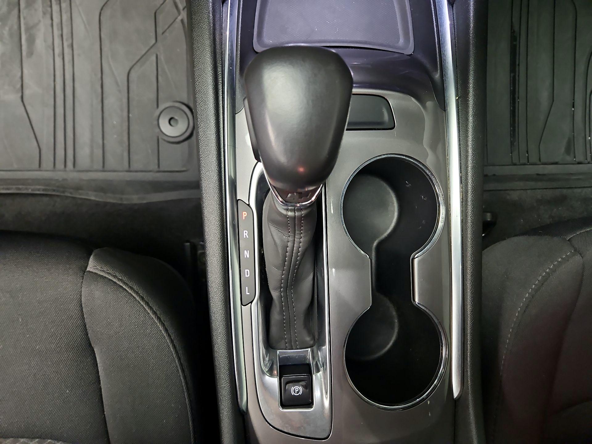 Thumbnail: 2022 Chevrolet Malibu - 17