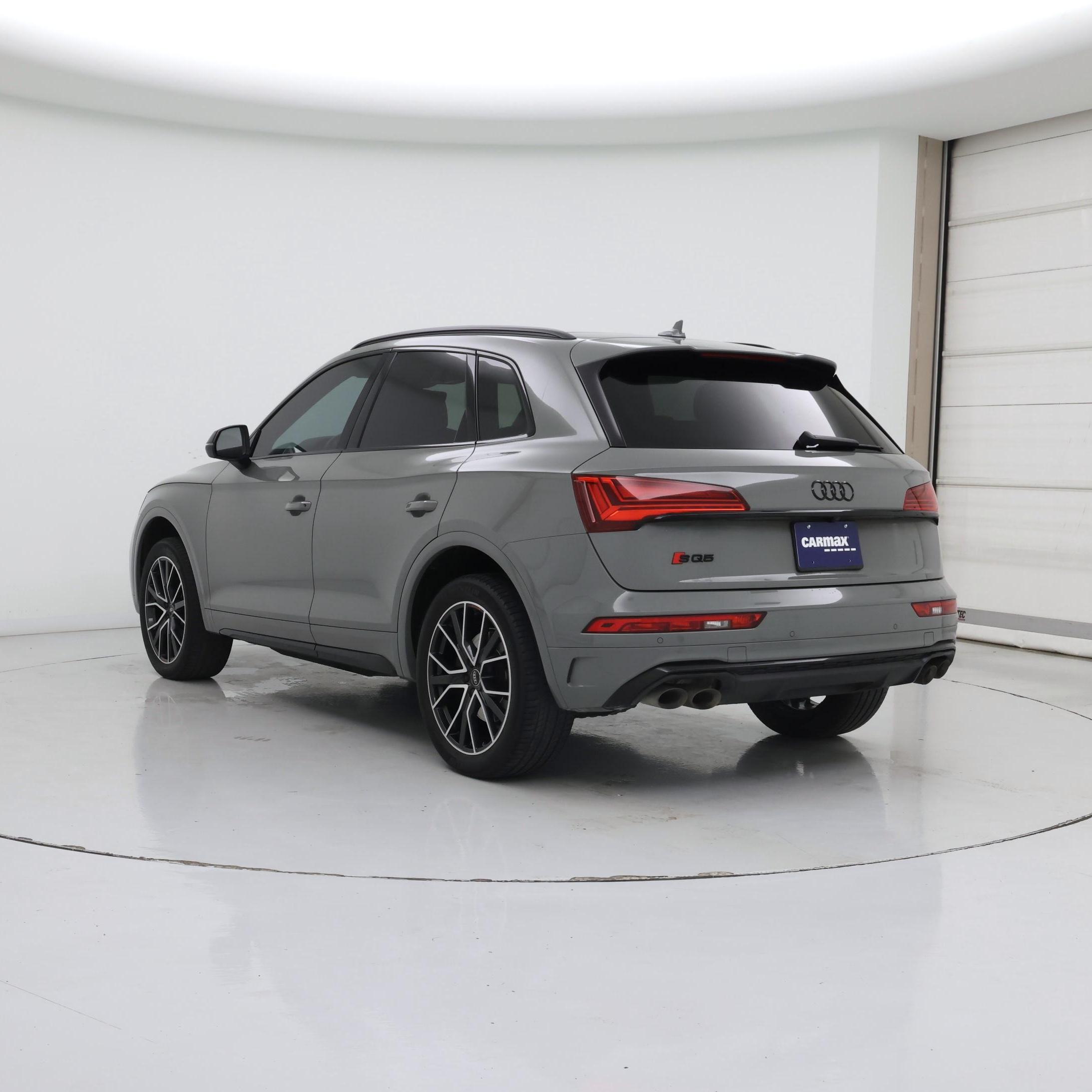 Thumbnail: 2022 Audi SQ5 - 2