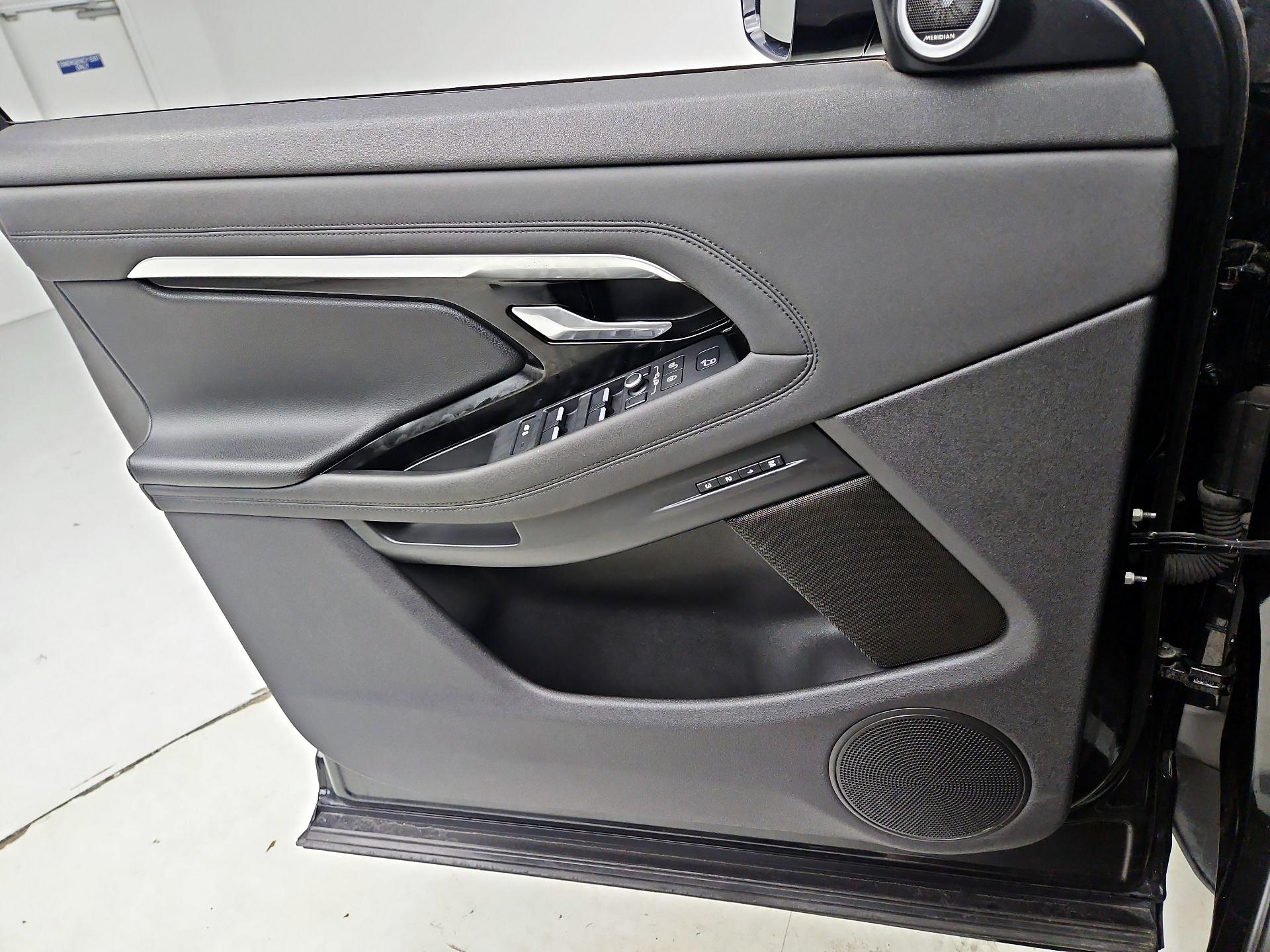 Thumbnail: 2020 Land Rover Range Rover Evoque - 12