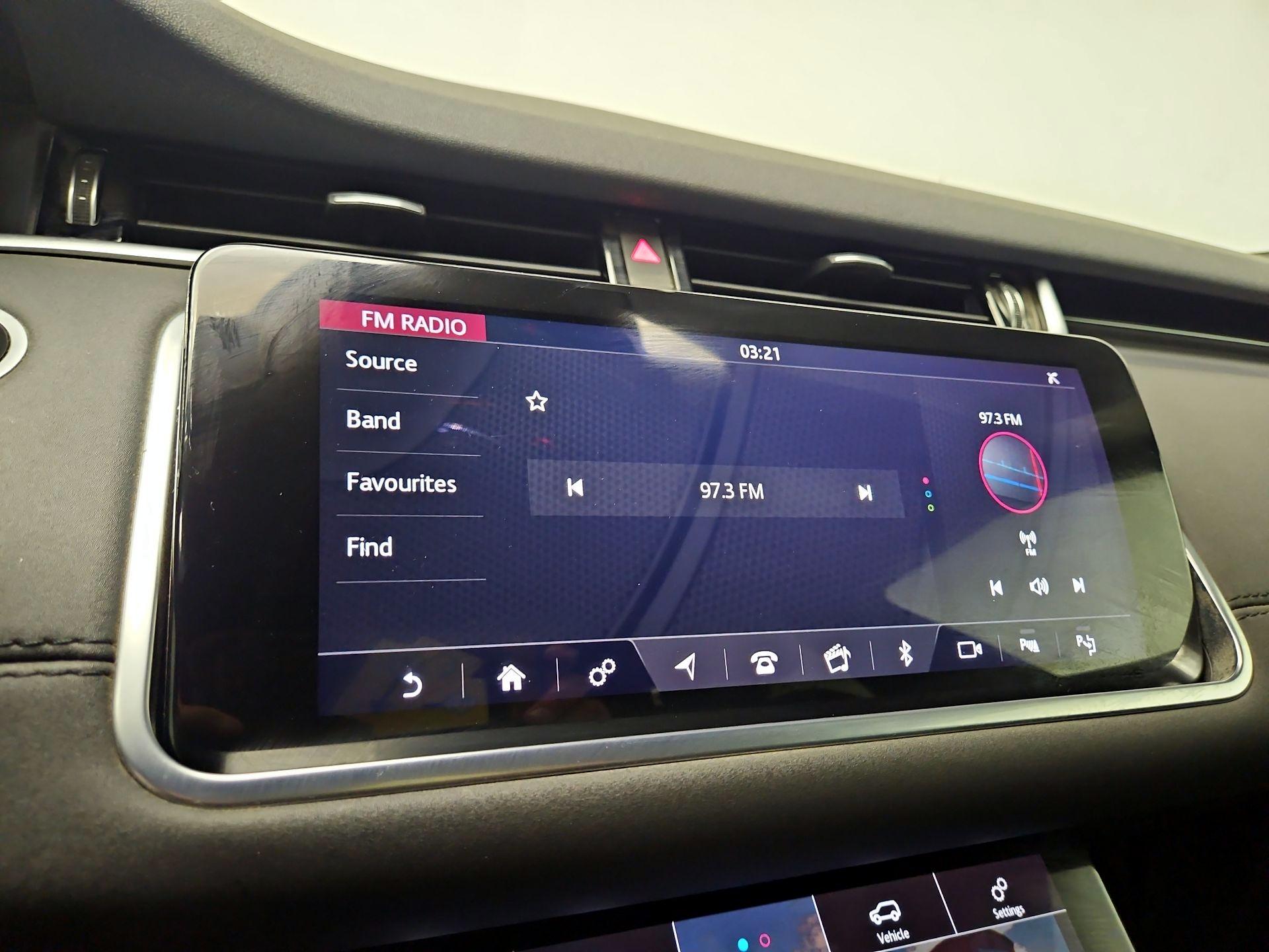 Thumbnail: 2020 Land Rover Range Rover Evoque - 16