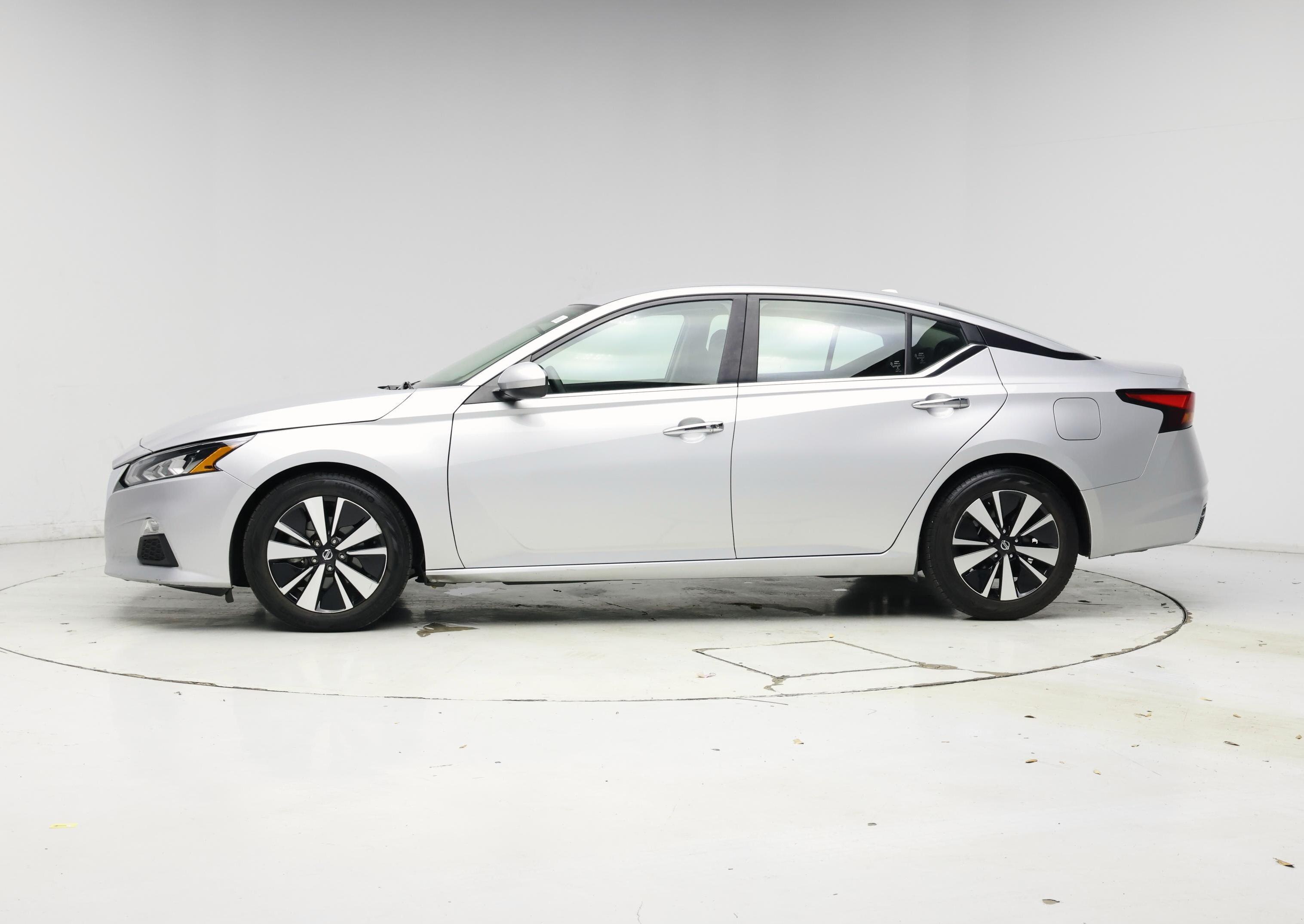 Thumbnail: 2021 Nissan Altima - 3