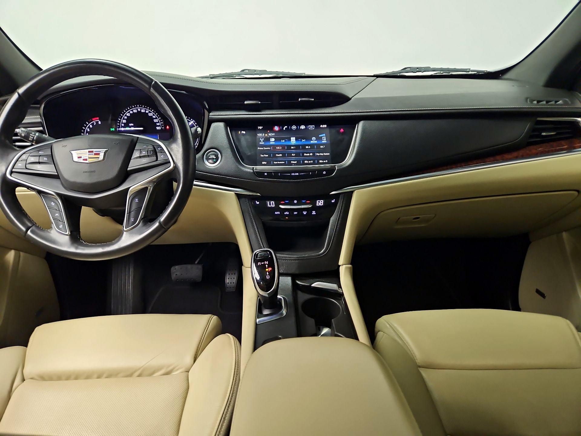 Thumbnail: 2017 Cadillac XT5 - 9