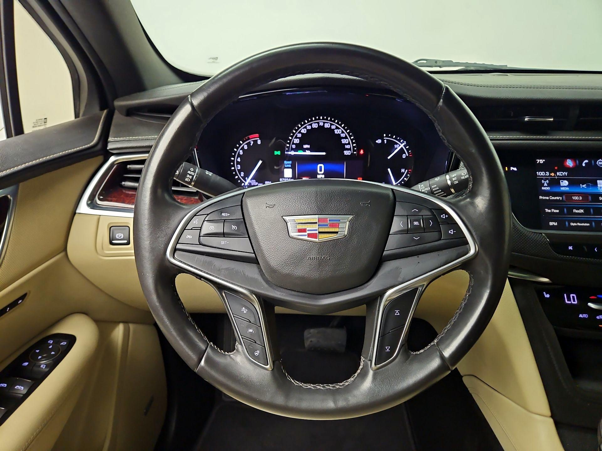 Thumbnail: 2017 Cadillac XT5 - 10