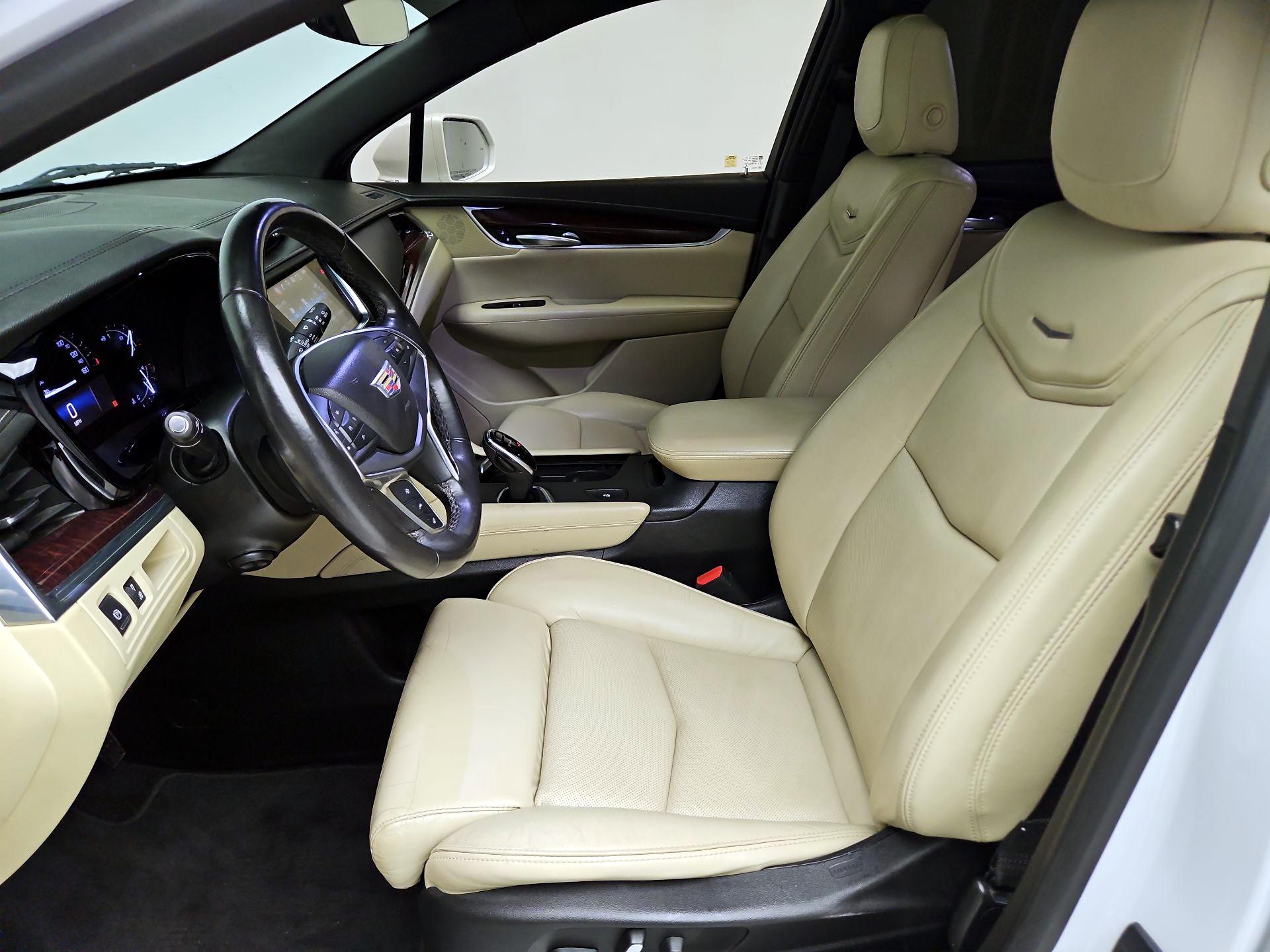 Thumbnail: 2017 Cadillac XT5 - 11