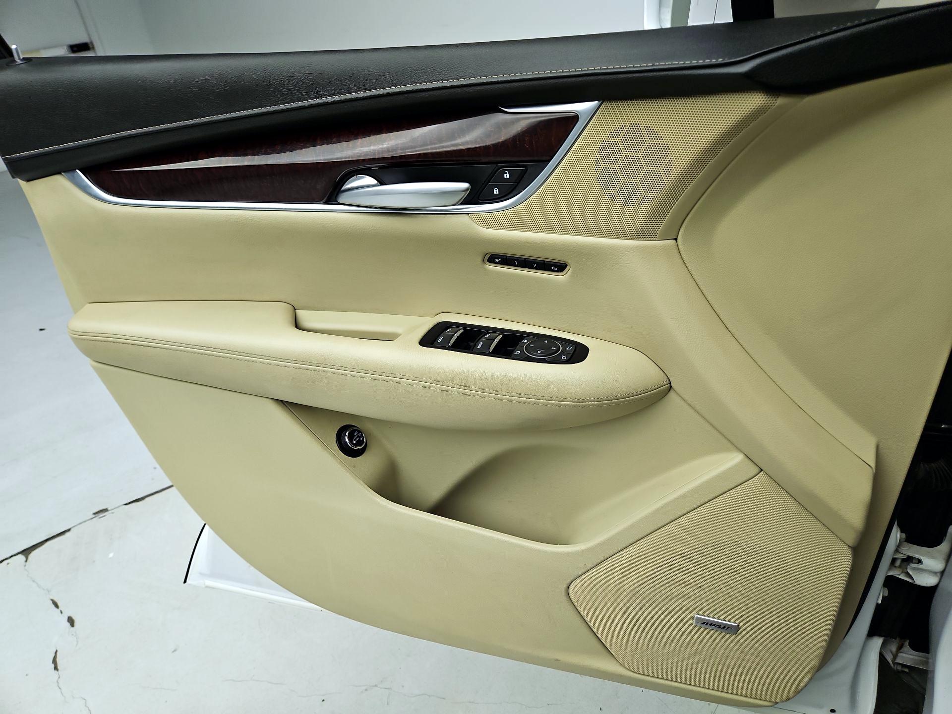 Thumbnail: 2017 Cadillac XT5 - 12