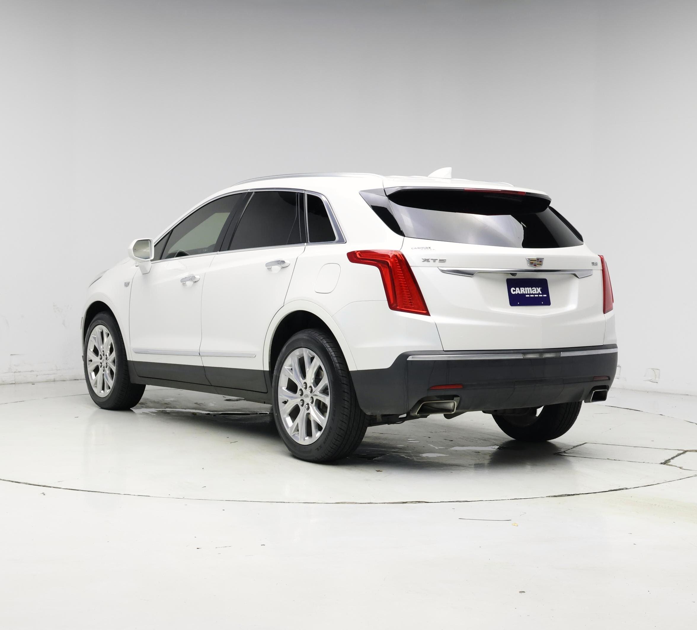 Thumbnail: 2017 Cadillac XT5 - 2