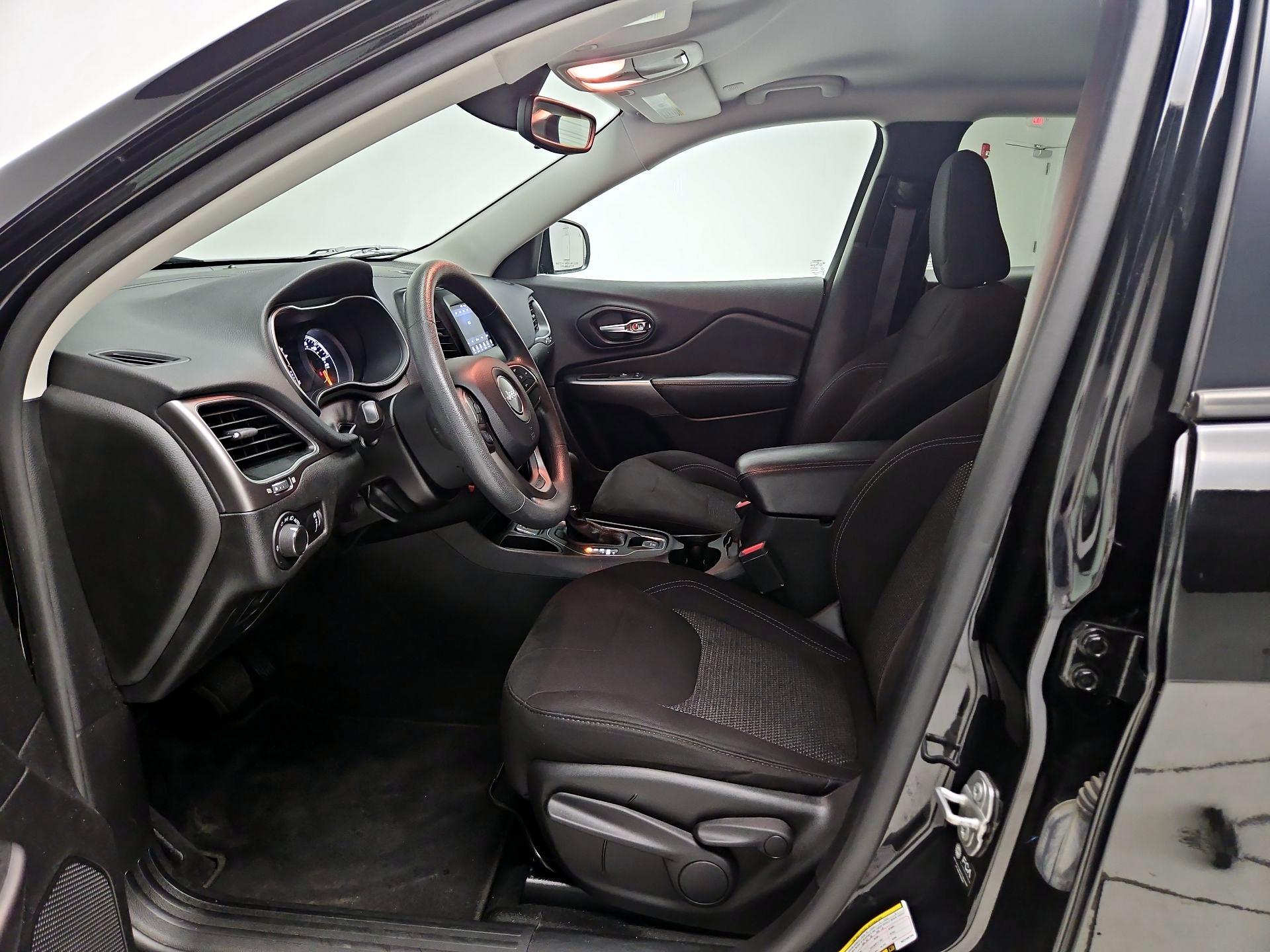 Thumbnail: 2021 Jeep Cherokee - 11