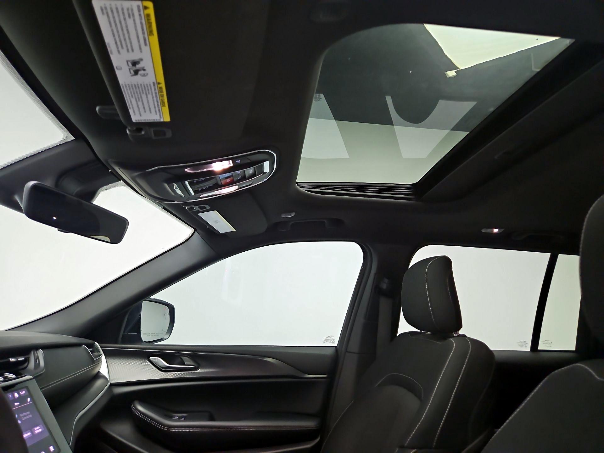 Thumbnail: 2025 Jeep Grand Cherokee - 19