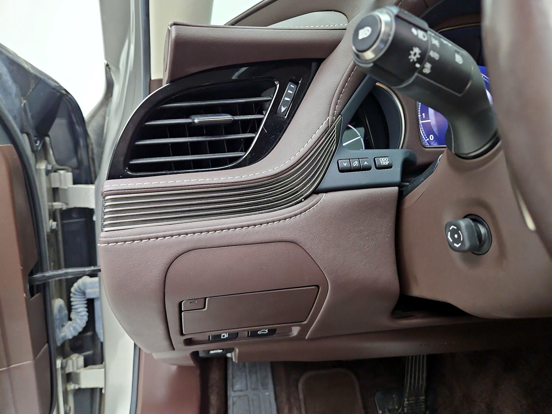 Thumbnail: 2019 Lexus LS - 13