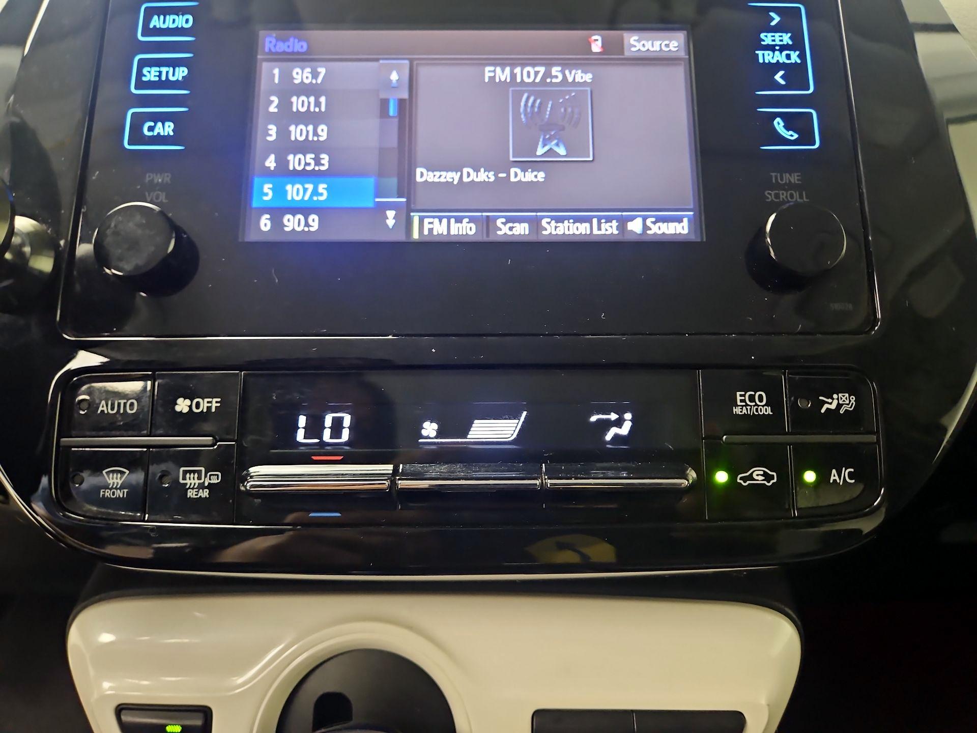 Thumbnail: 2017 Toyota Prius - 16