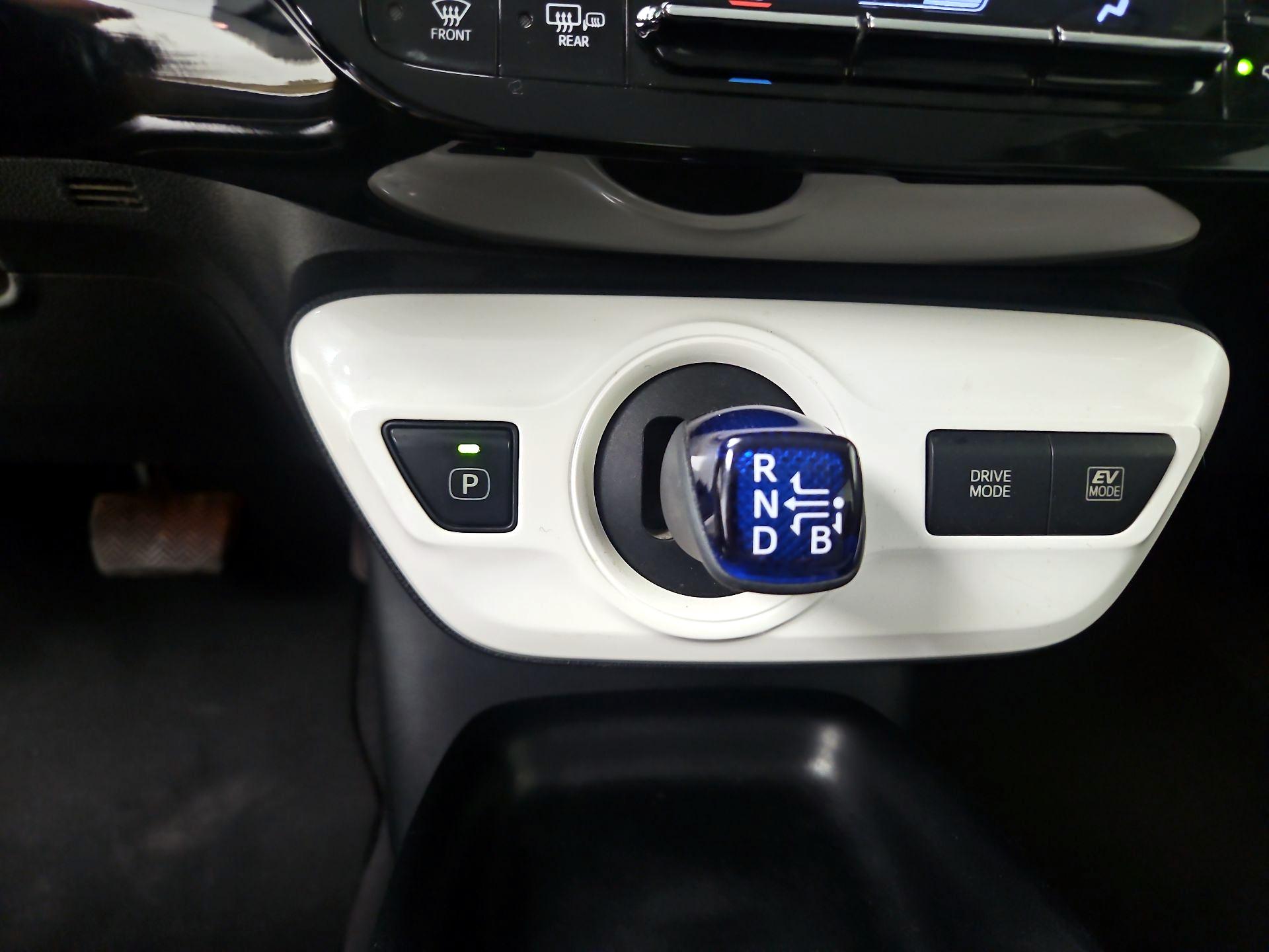 Thumbnail: 2017 Toyota Prius - 17