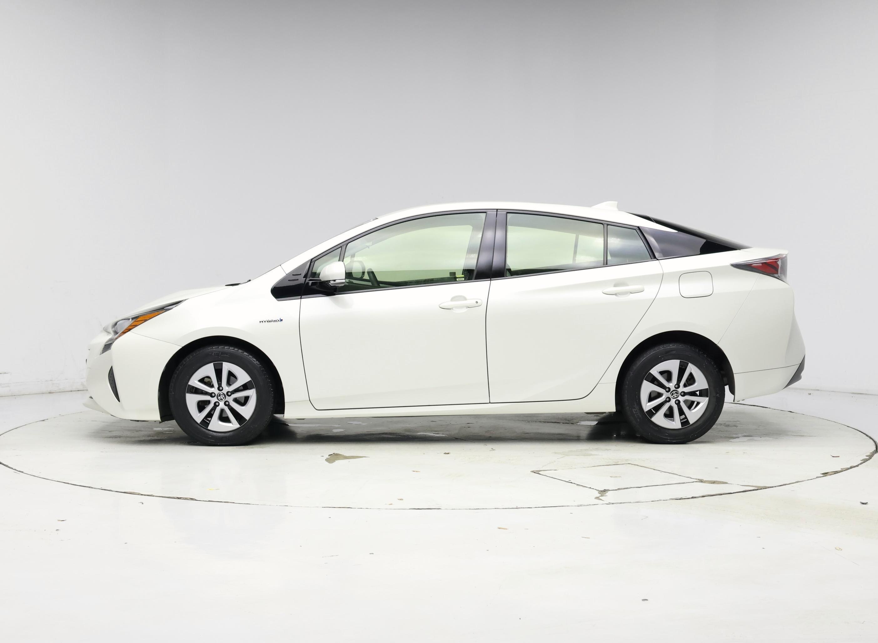 Thumbnail: 2017 Toyota Prius - 3