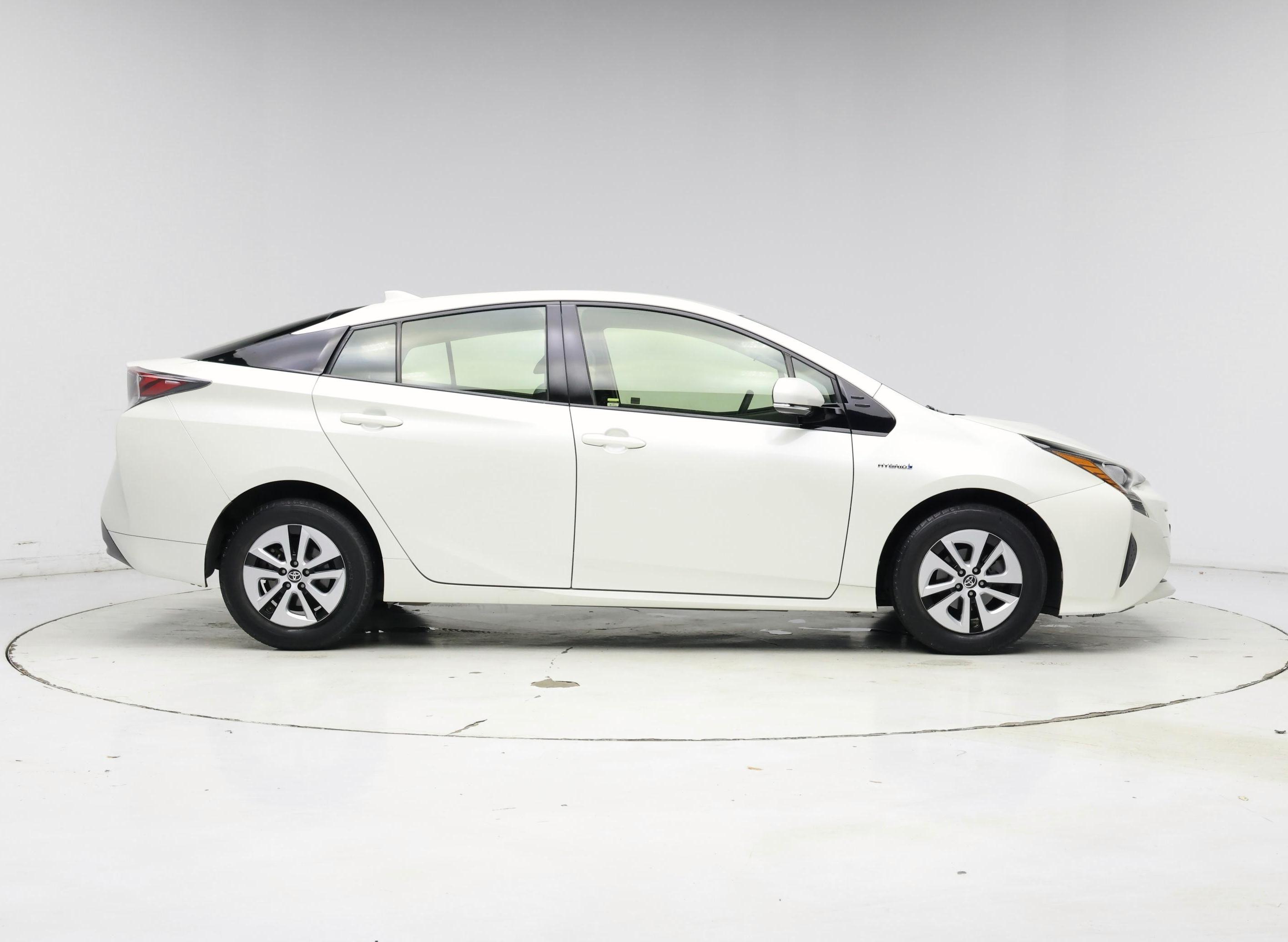 Thumbnail: 2017 Toyota Prius - 7