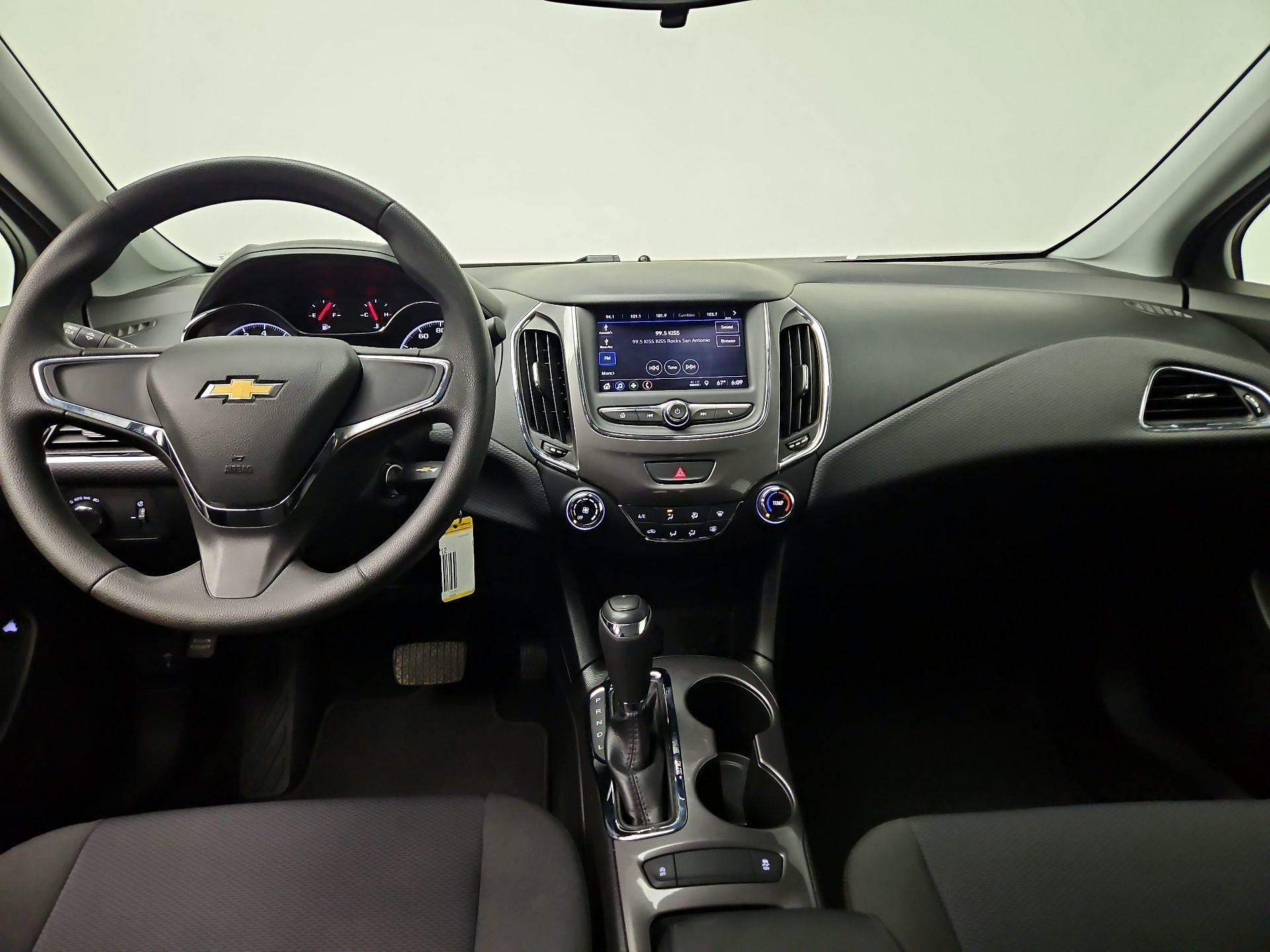 Thumbnail: 2019 Chevrolet Cruze - 9