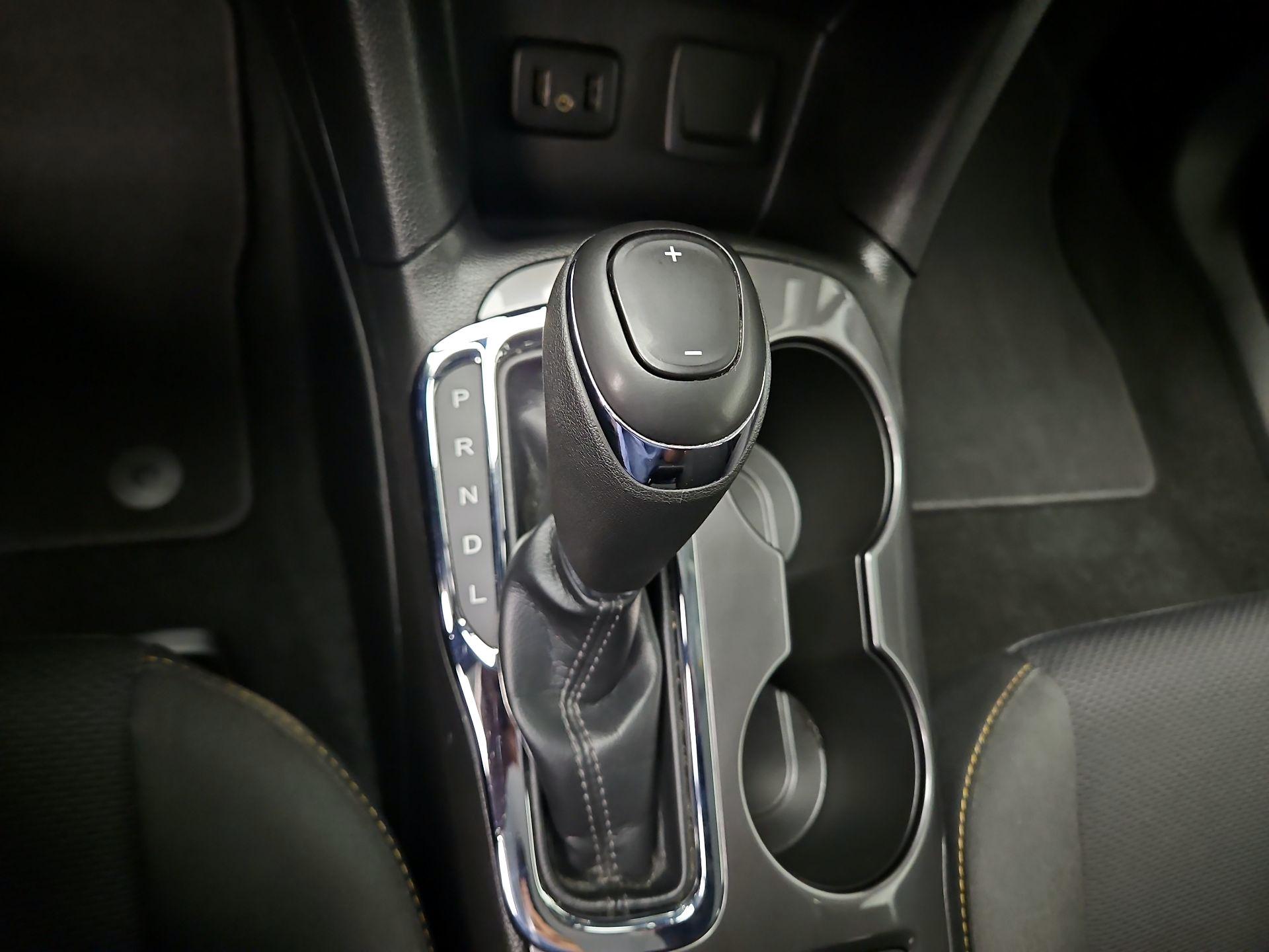 Thumbnail: 2019 Chevrolet Cruze - 17