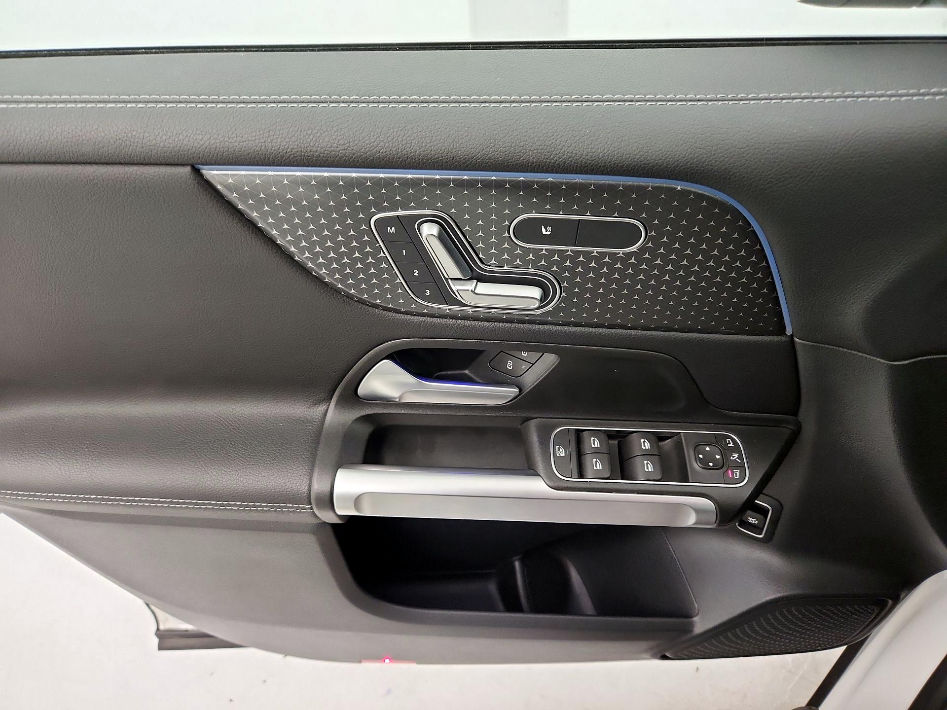 Thumbnail: 2025 Mercedes-Benz GLB - 12