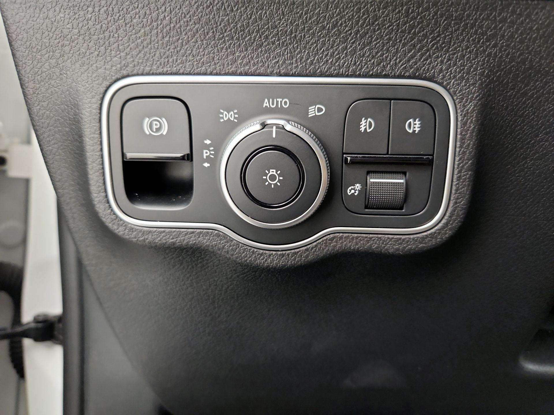 Thumbnail: 2025 Mercedes-Benz GLB - 13