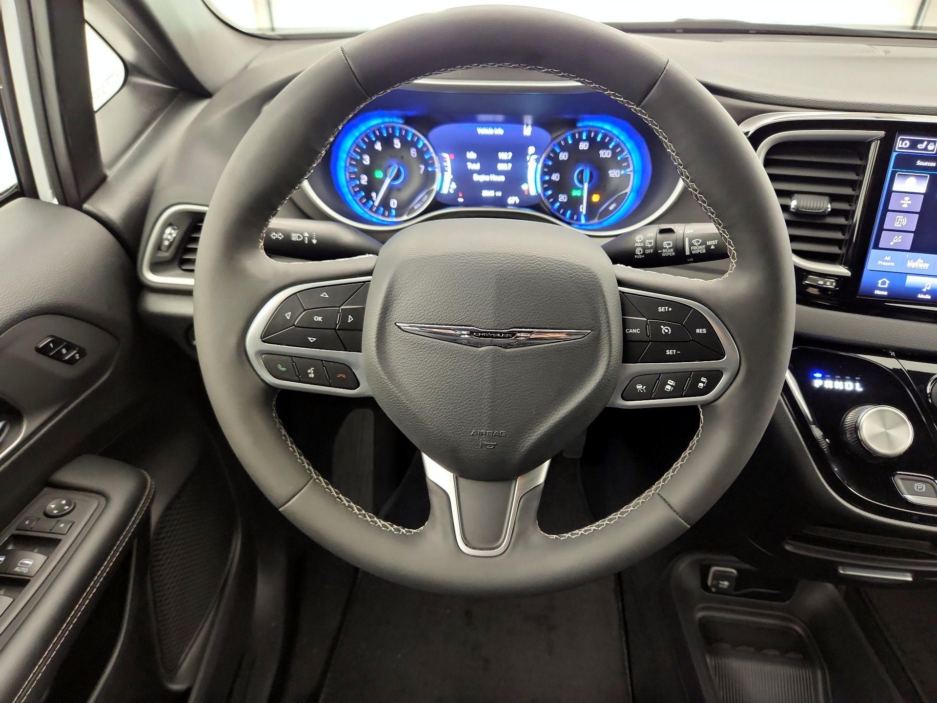 Thumbnail: 2025 Chrysler Pacifica - 10