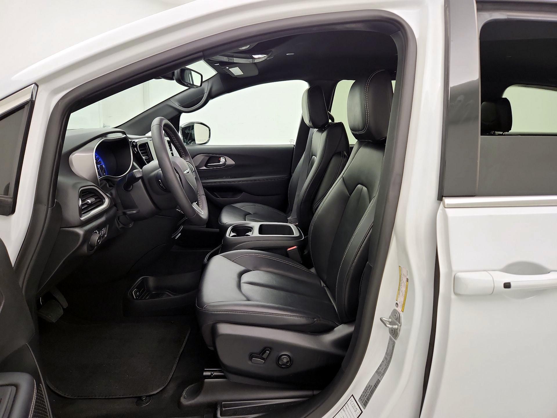 Thumbnail: 2025 Chrysler Pacifica - 11