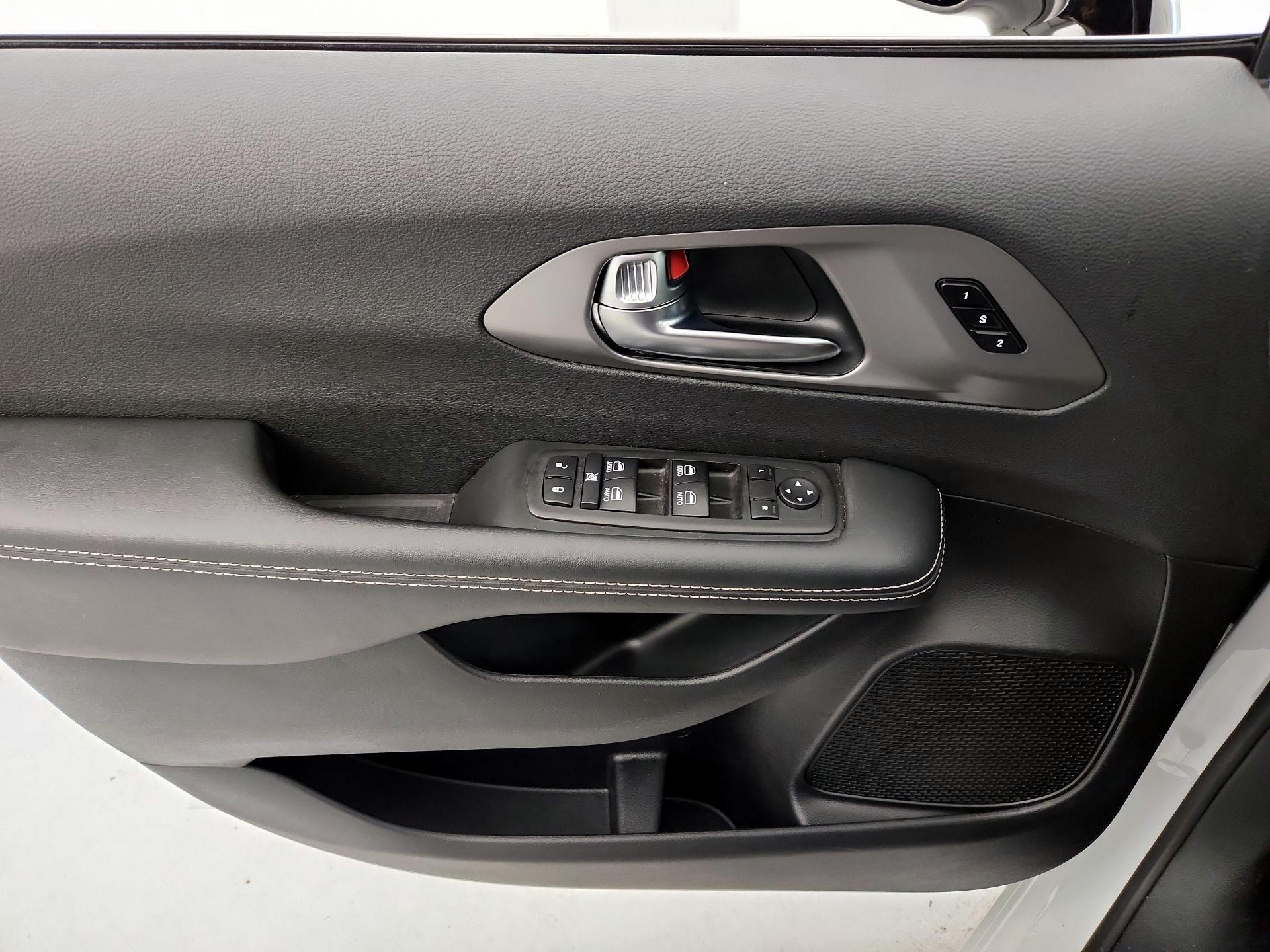 Thumbnail: 2025 Chrysler Pacifica - 12