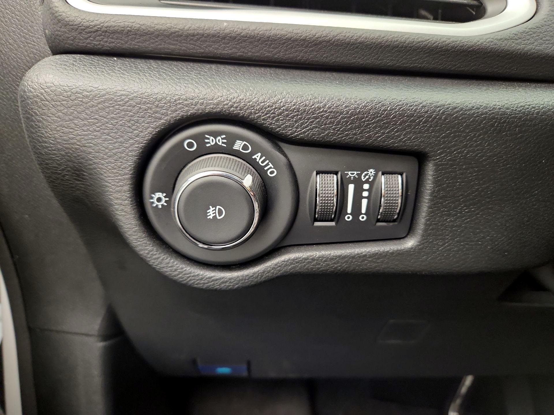 Thumbnail: 2025 Chrysler Pacifica - 13