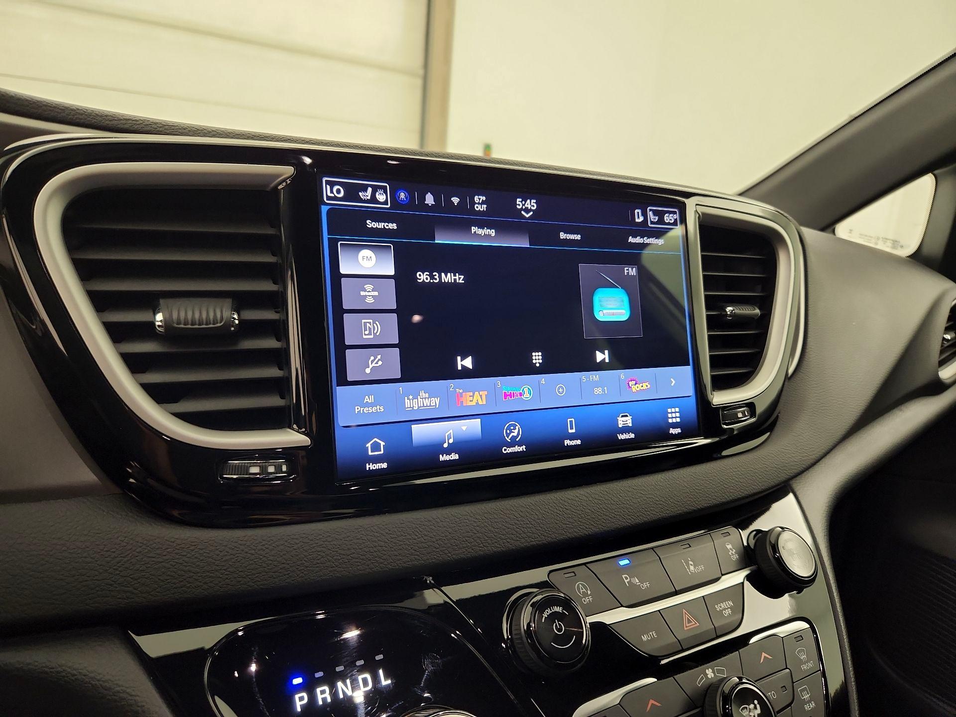 Thumbnail: 2025 Chrysler Pacifica - 15