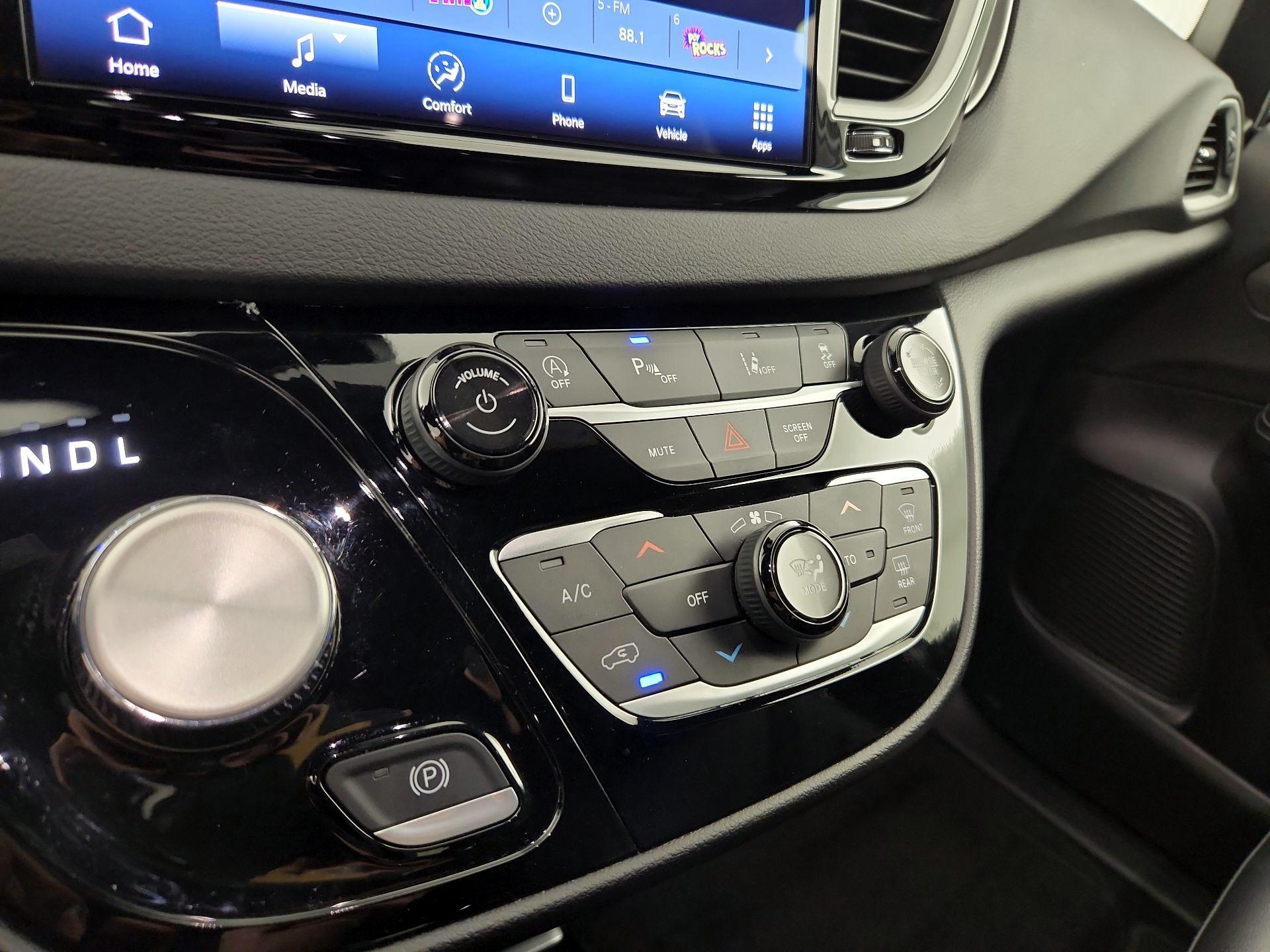 Thumbnail: 2025 Chrysler Pacifica - 16