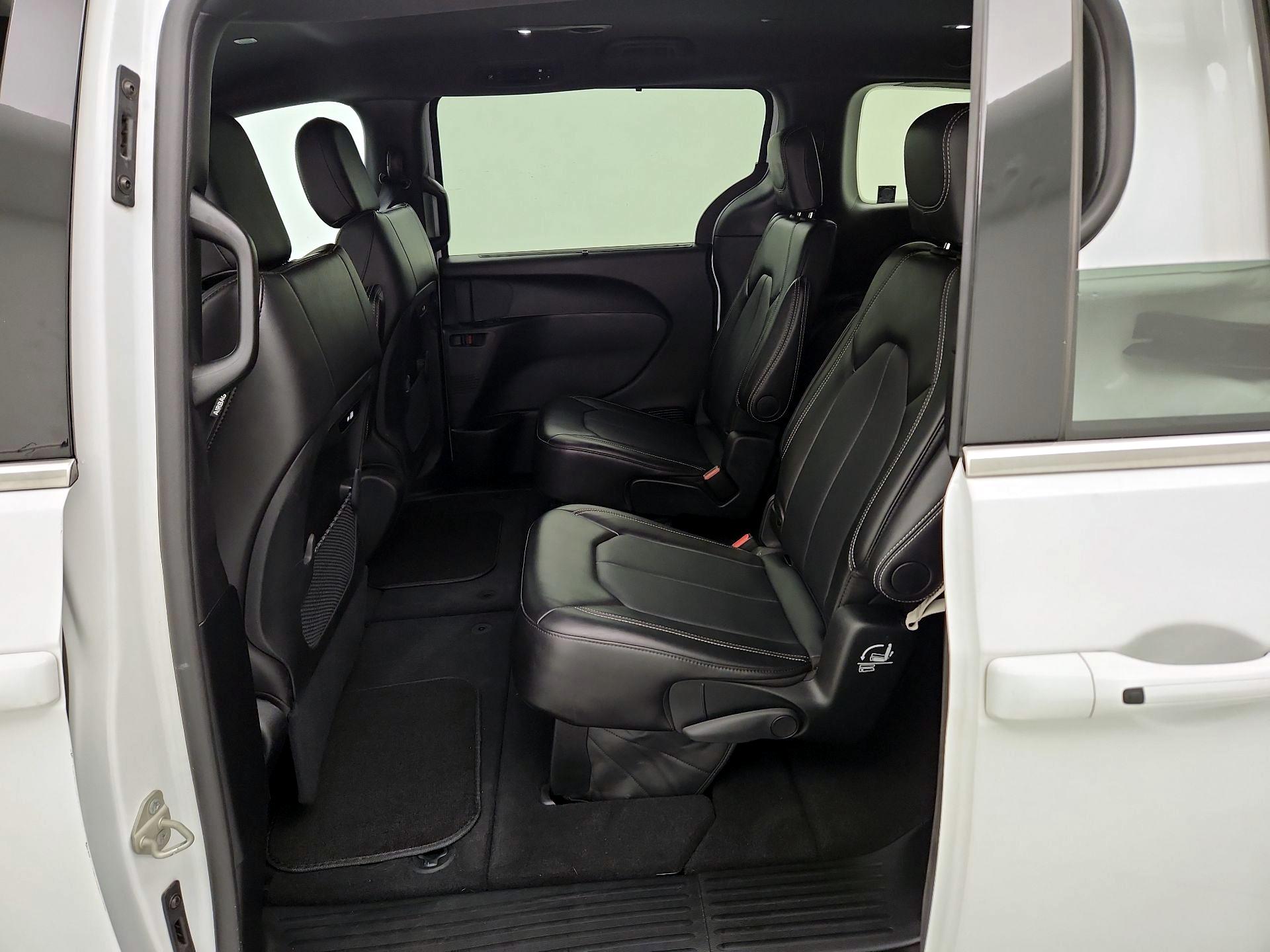 Thumbnail: 2025 Chrysler Pacifica - 19