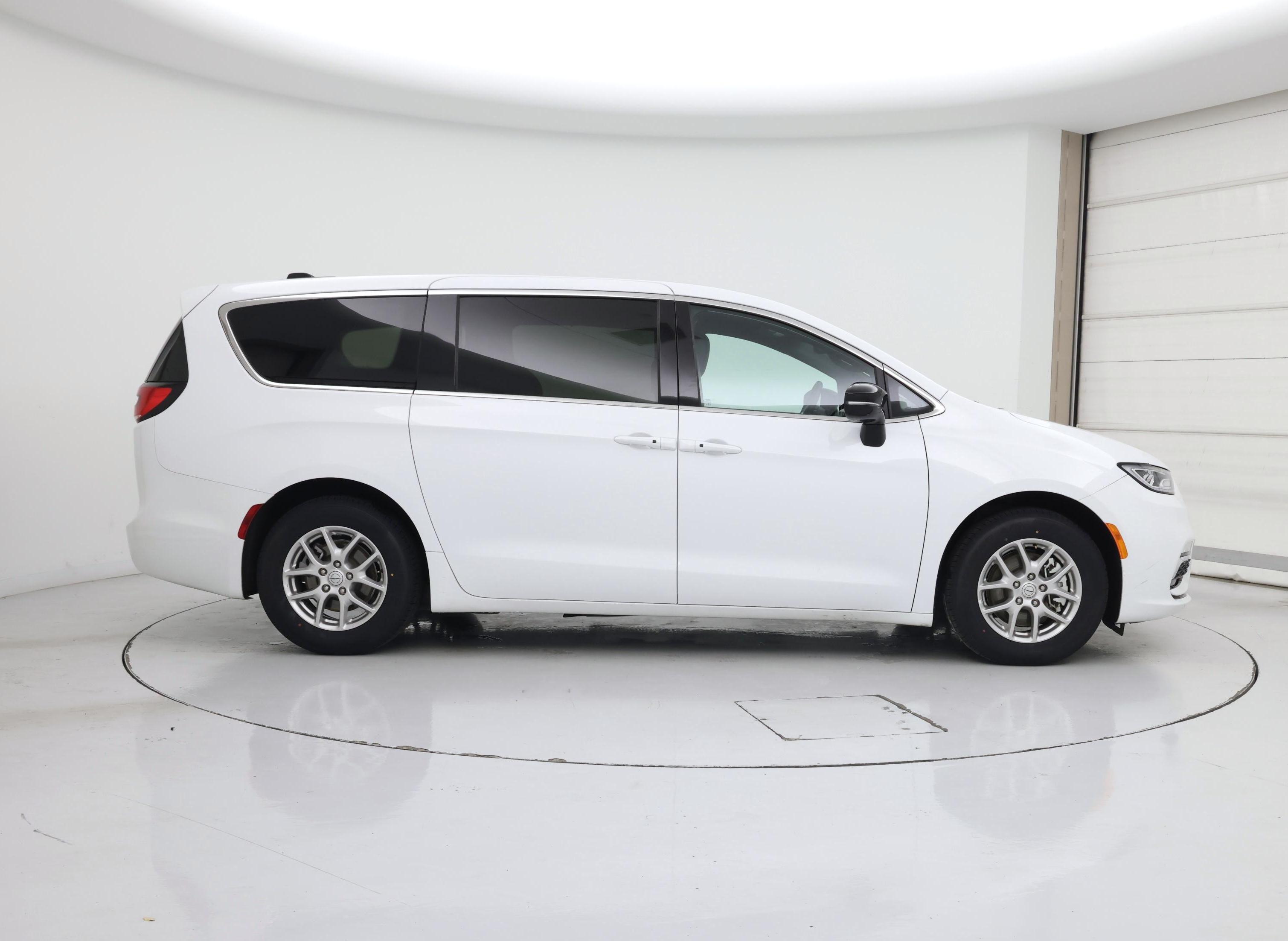 Thumbnail: 2025 Chrysler Pacifica - 7