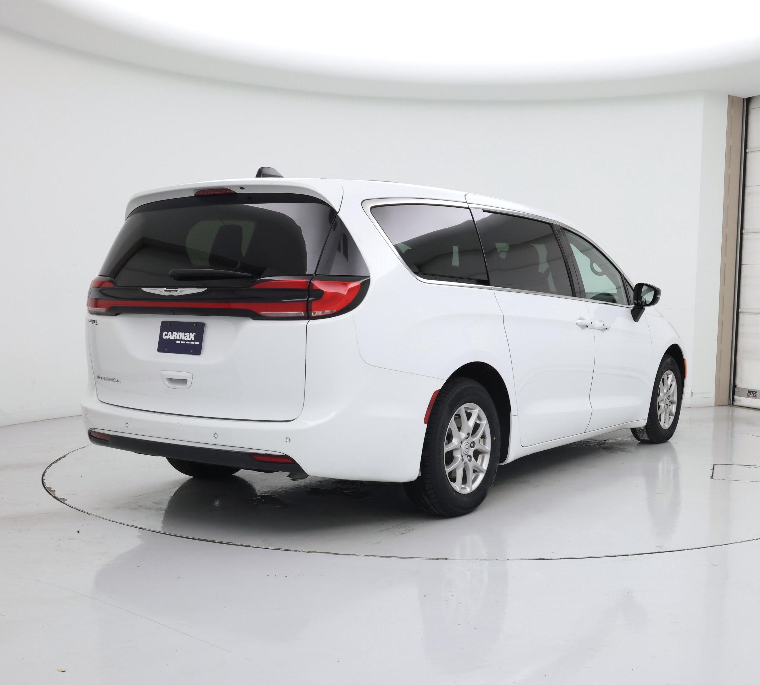 Thumbnail: 2025 Chrysler Pacifica - 8