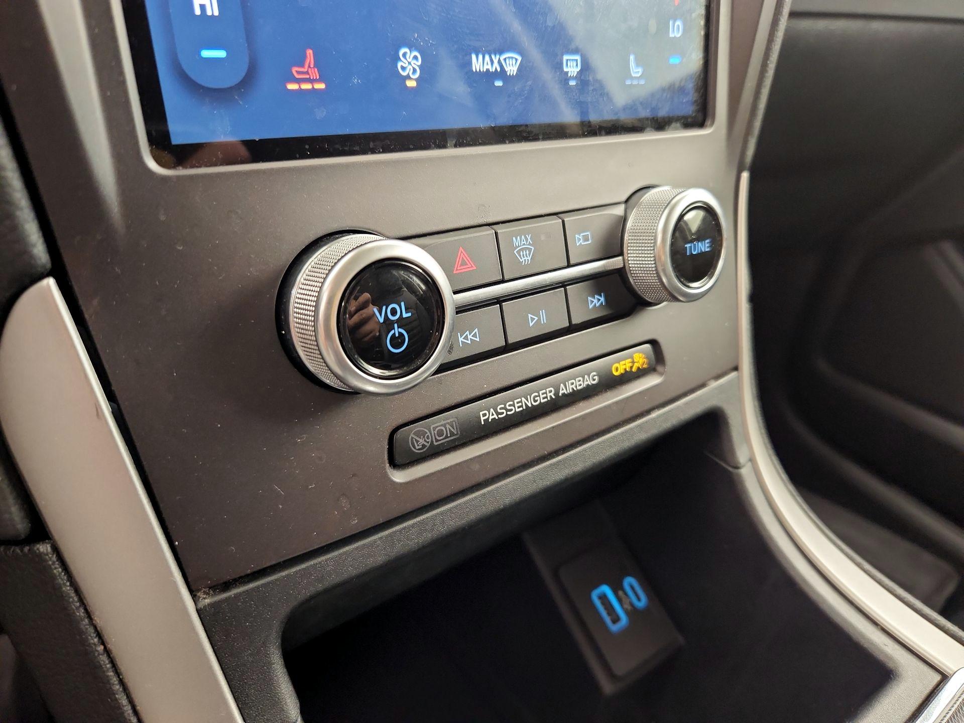 Thumbnail: 2021 Ford Edge - 16