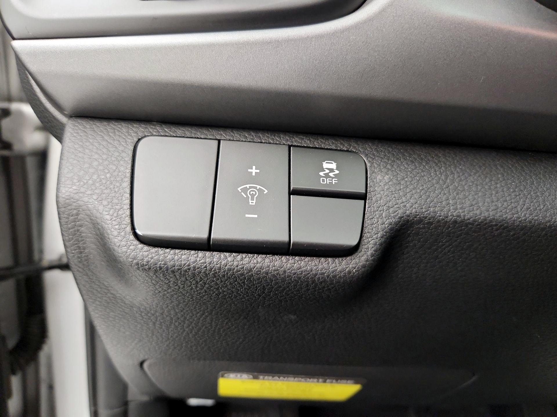 Thumbnail: 2021 Kia Rio5 - 13