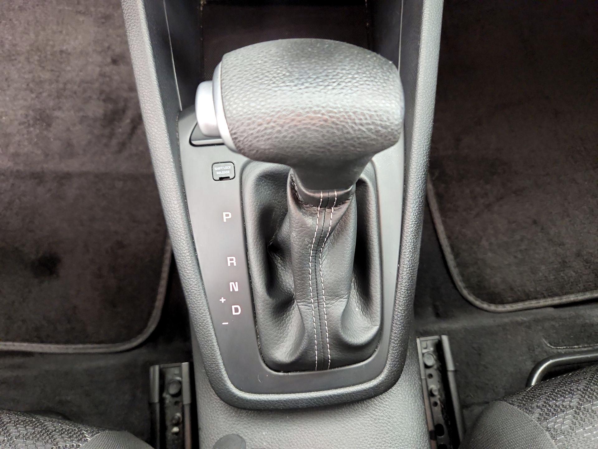 Thumbnail: 2021 Kia Rio5 - 17