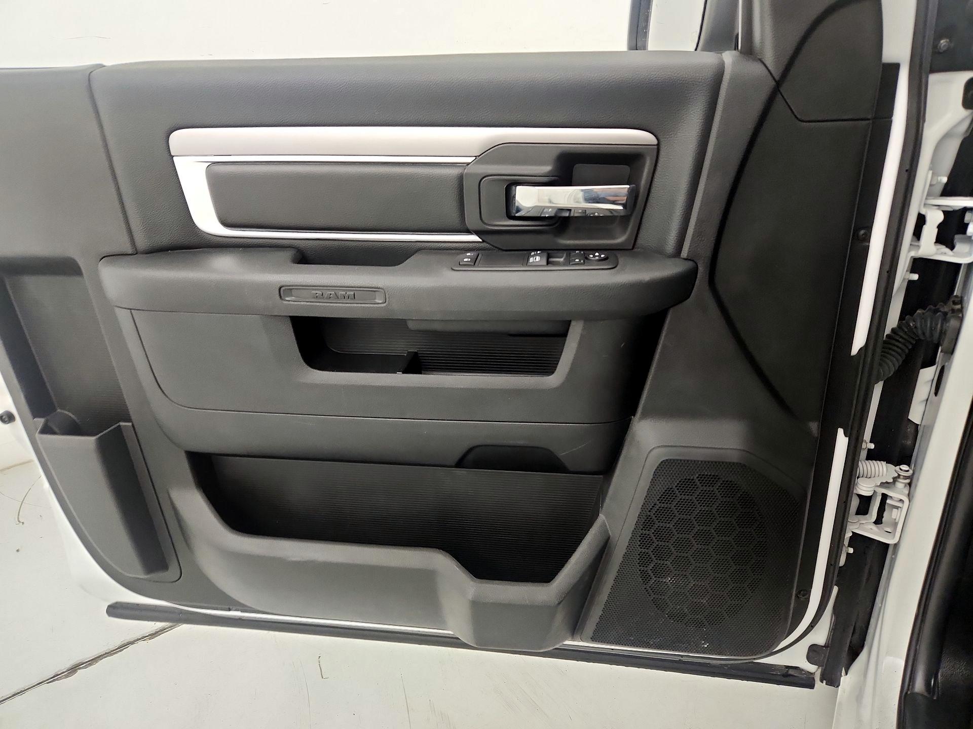Thumbnail: 2021 RAM 1500 Classic - 12